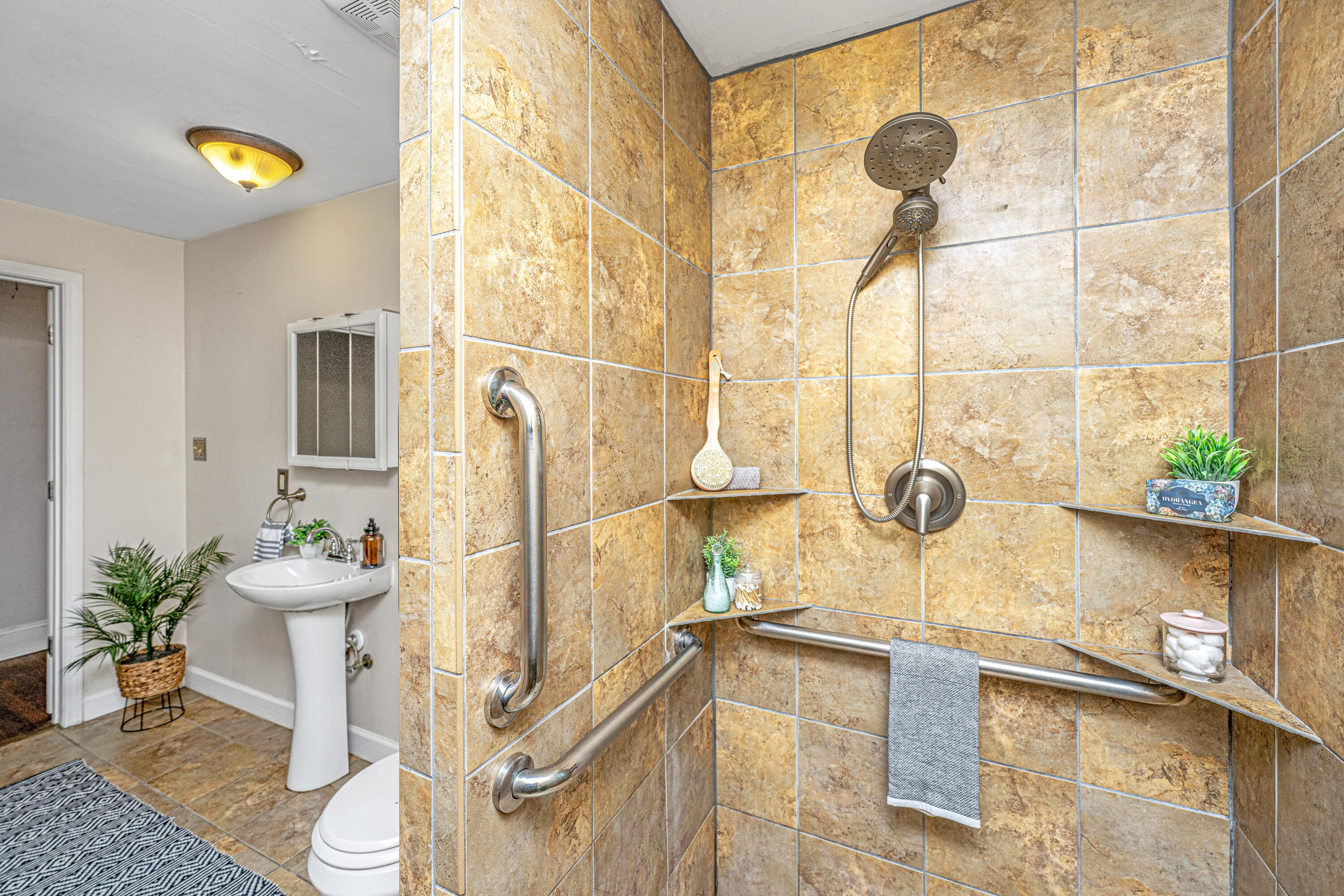 1323 S Sherwood Drive