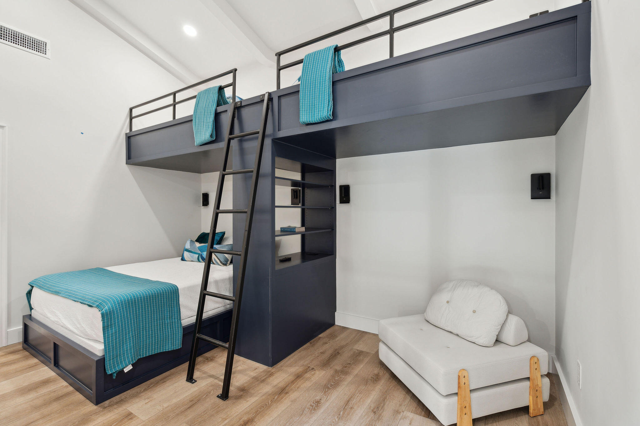 9002 Palmetto Boulevard # 516