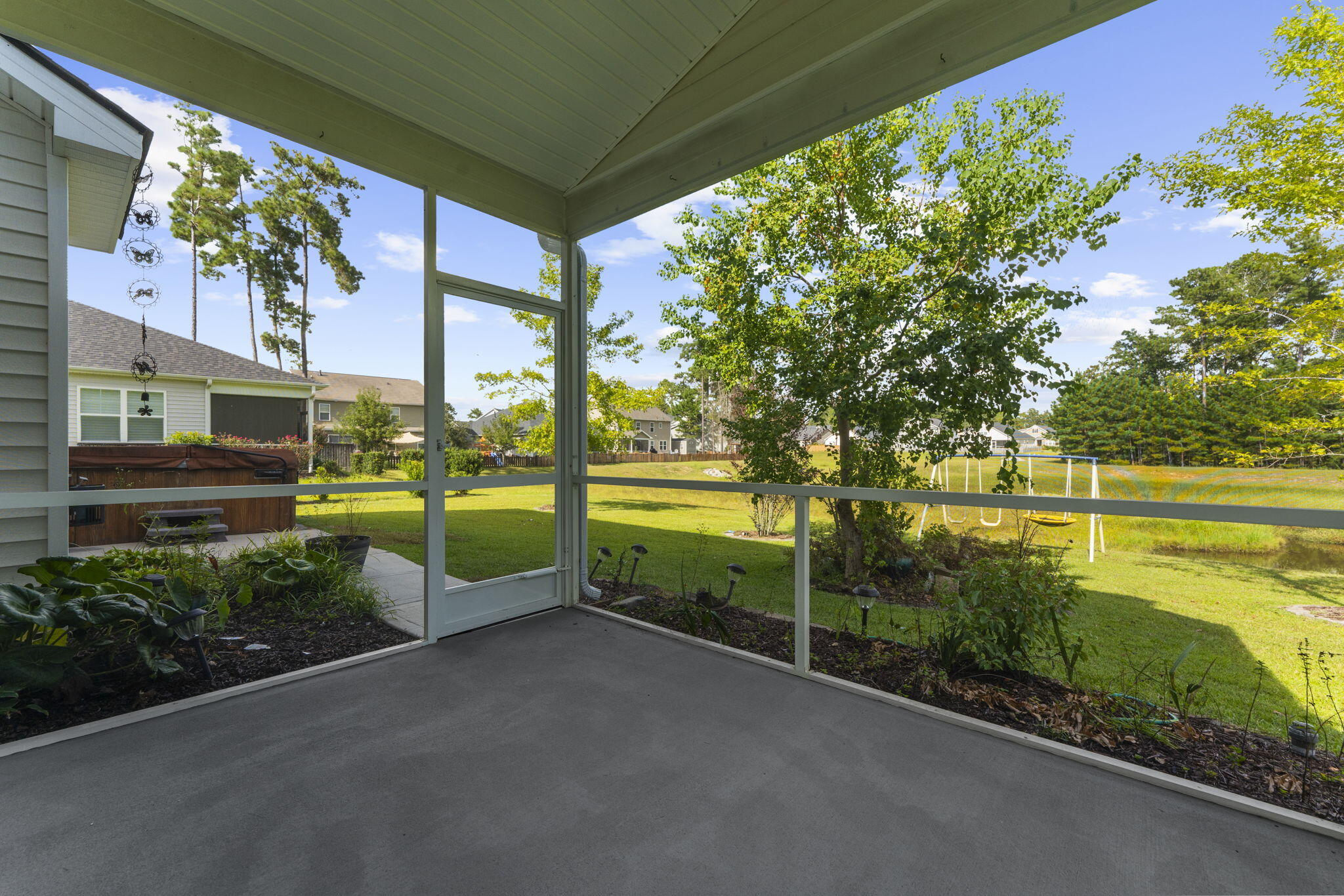 2512 Hummingbird Lane