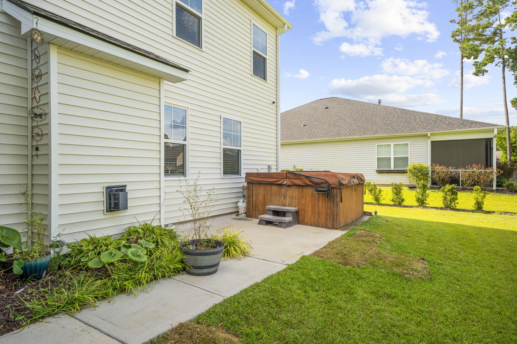 2512 Hummingbird Lane