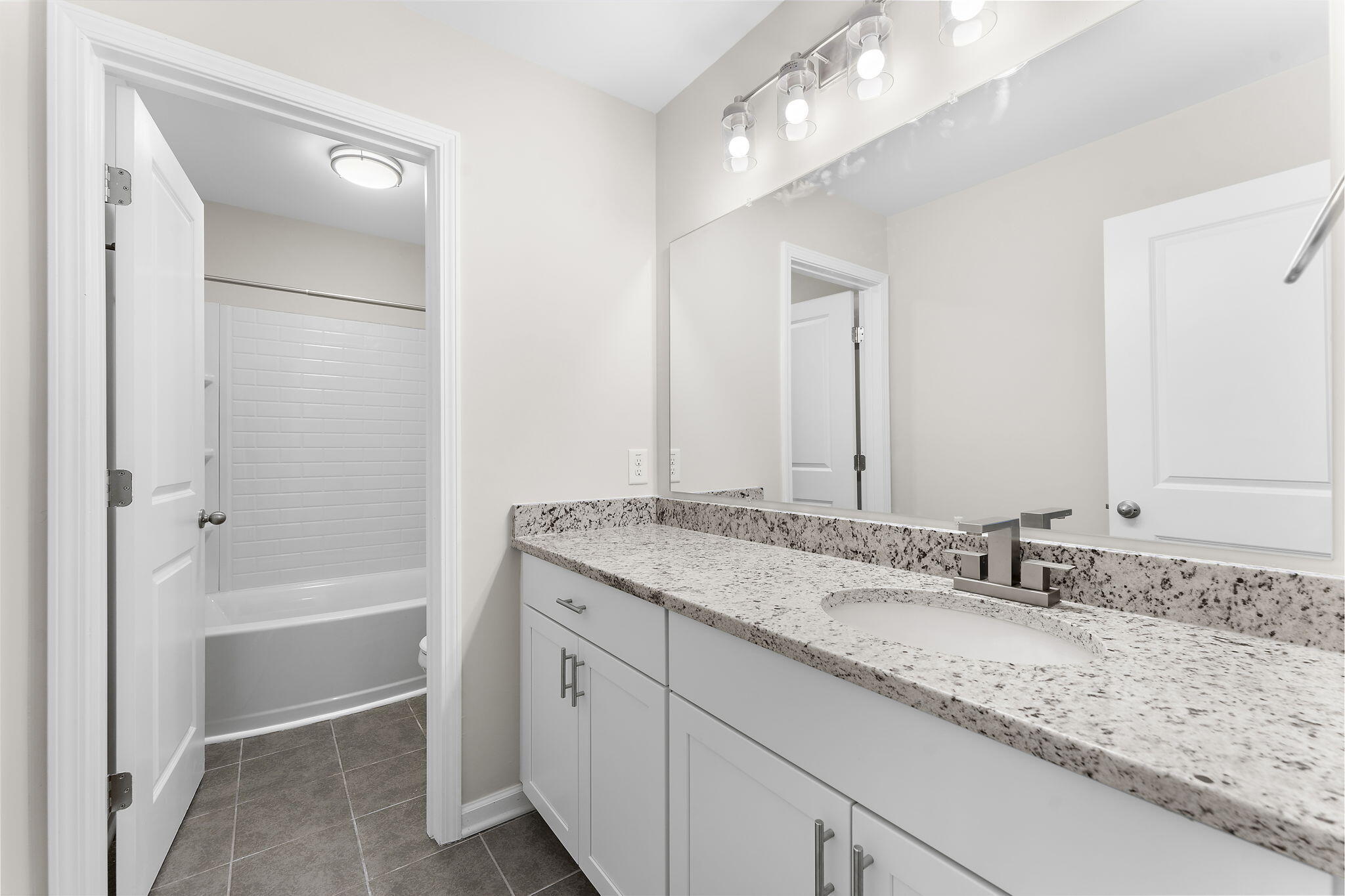 2512 Hummingbird Lane