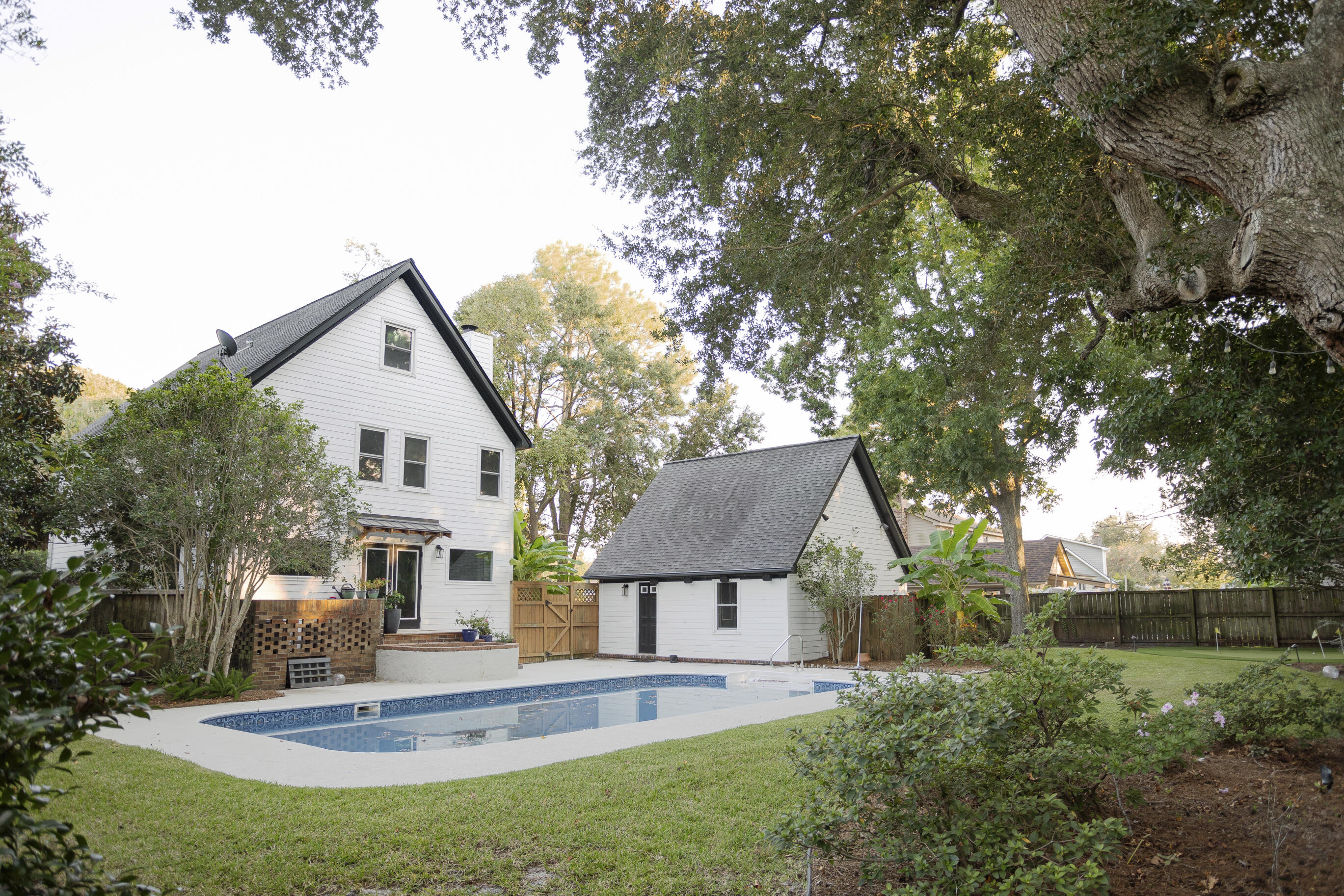 699 Castle Pinckney Drive