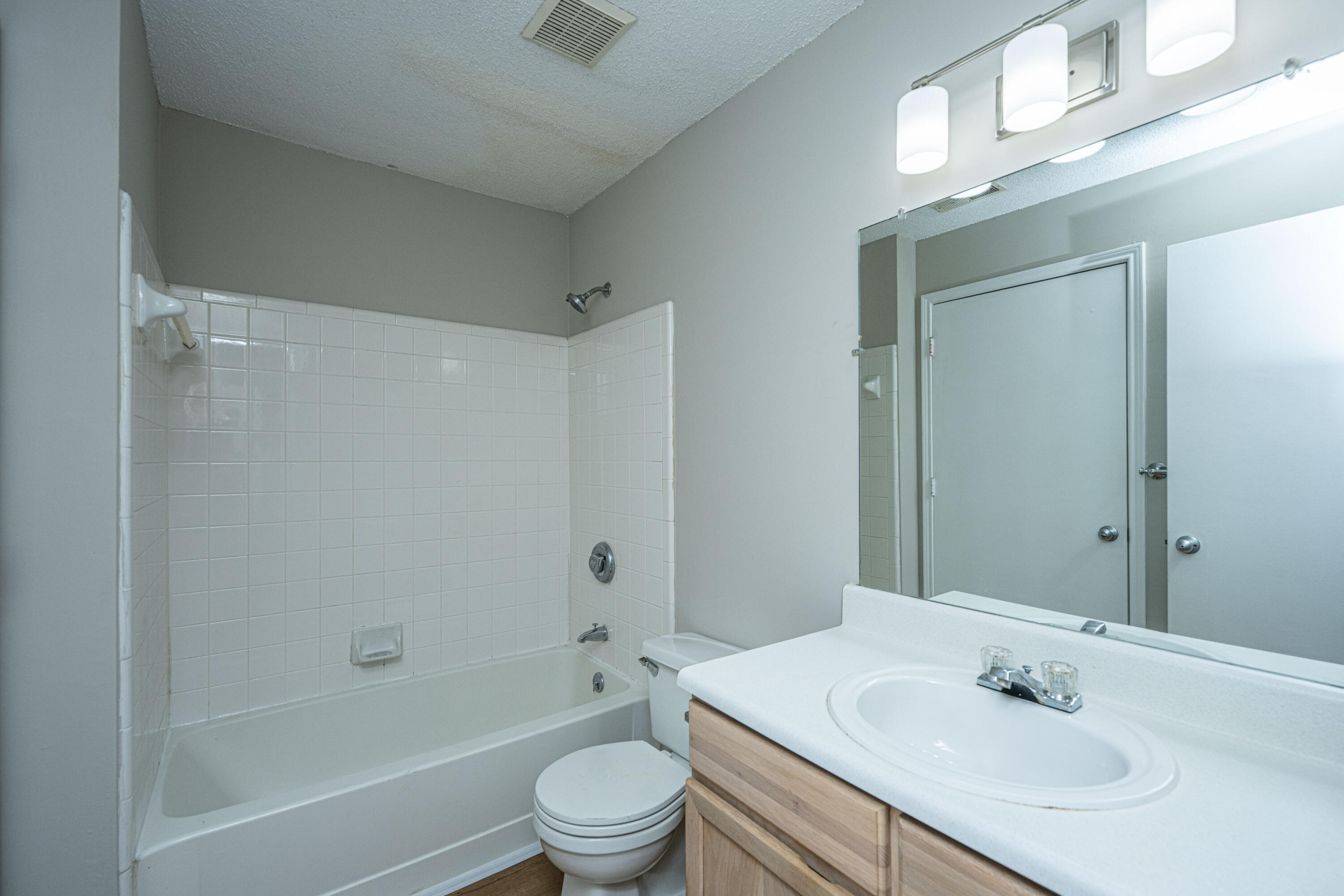 2011 N. Highway 17 # O Unit: 2200 O