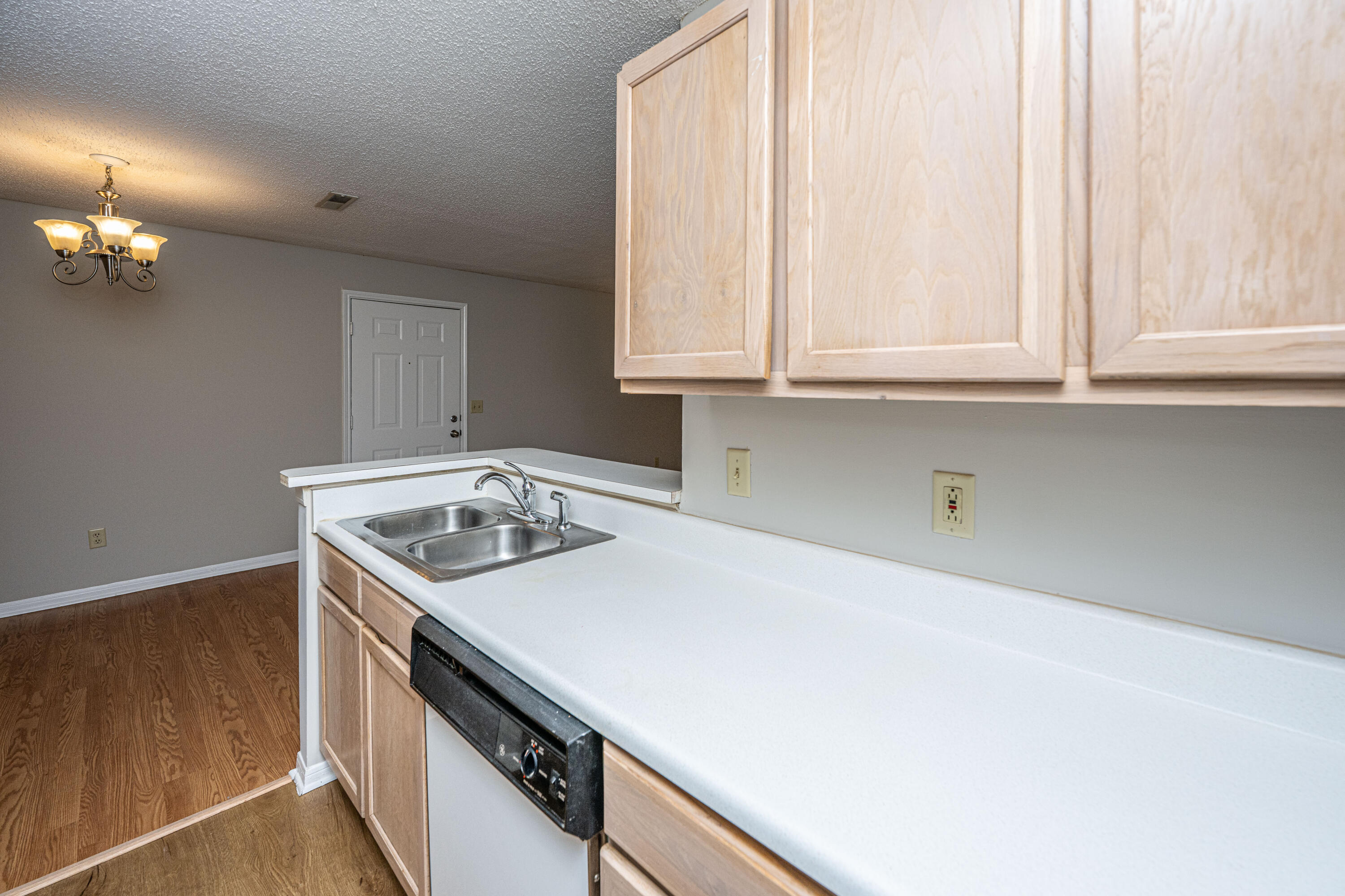 2011 N. Highway 17 # O Unit: 2200 O