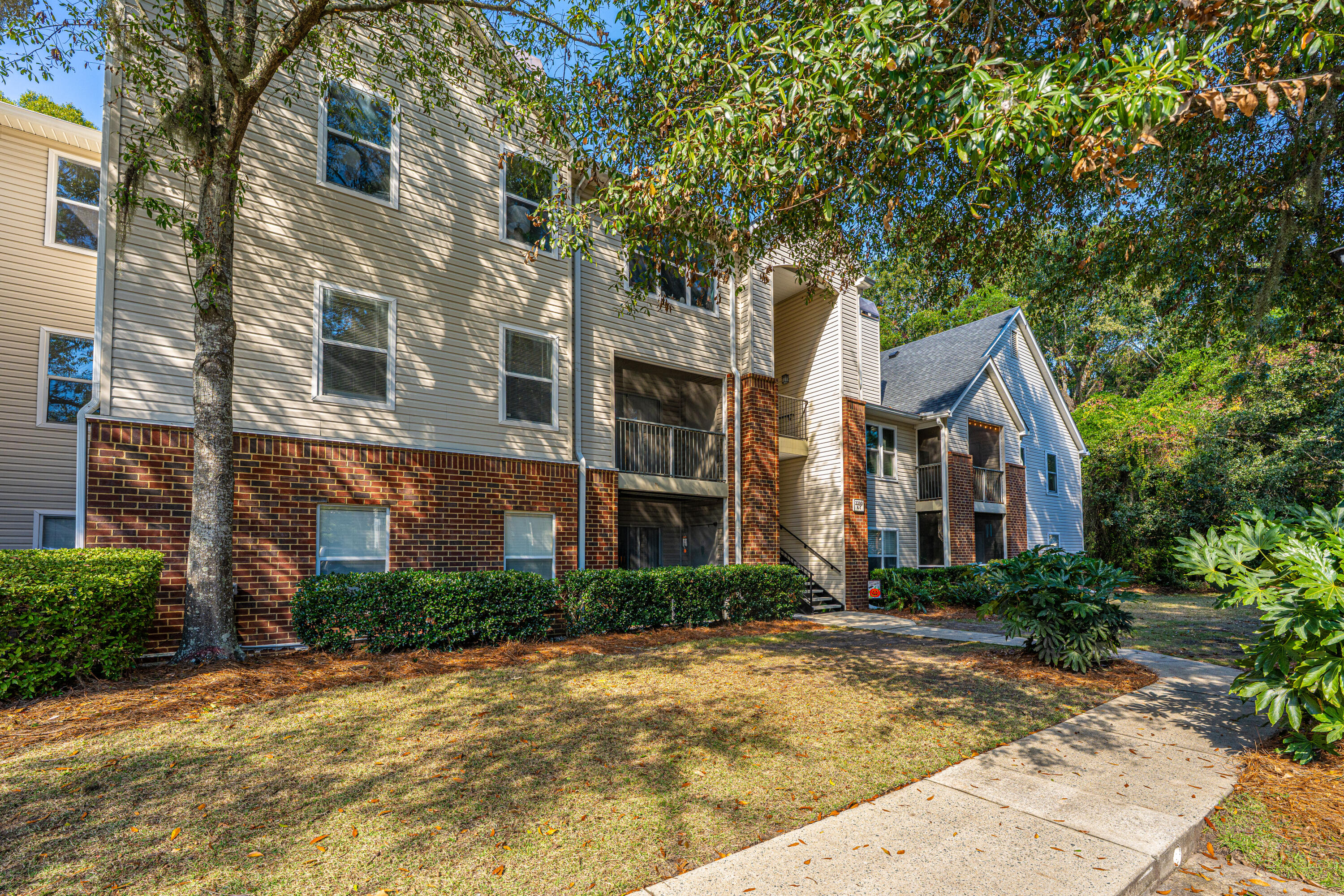 2011 N. Highway 17 # O Unit: 2200 O