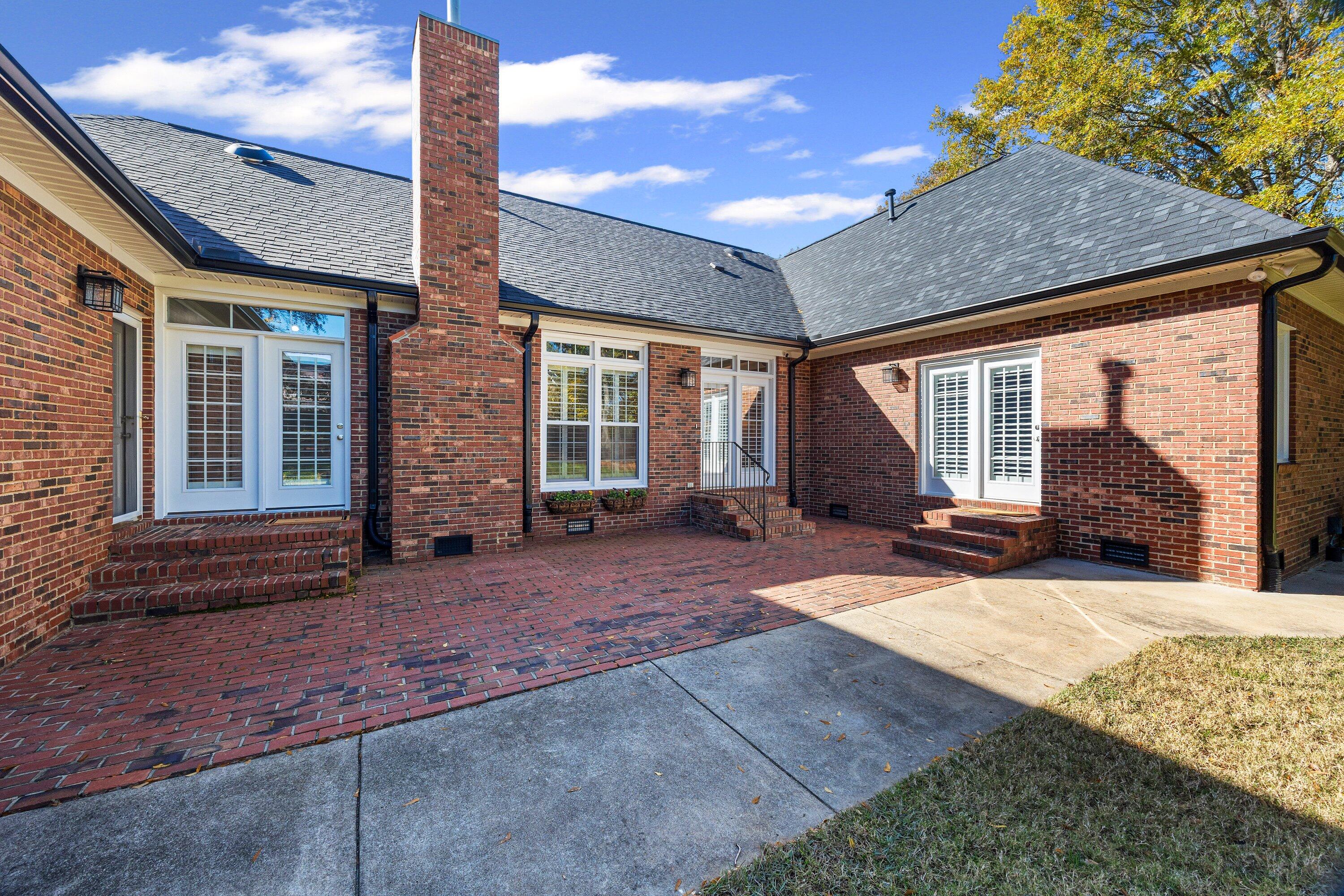 1594 Summit View Drive