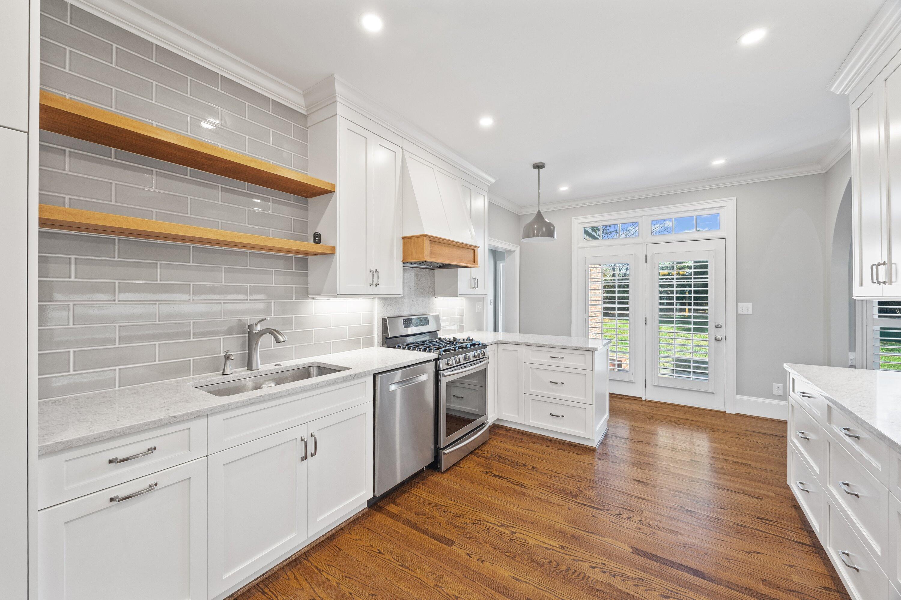 1594 Summit View Drive