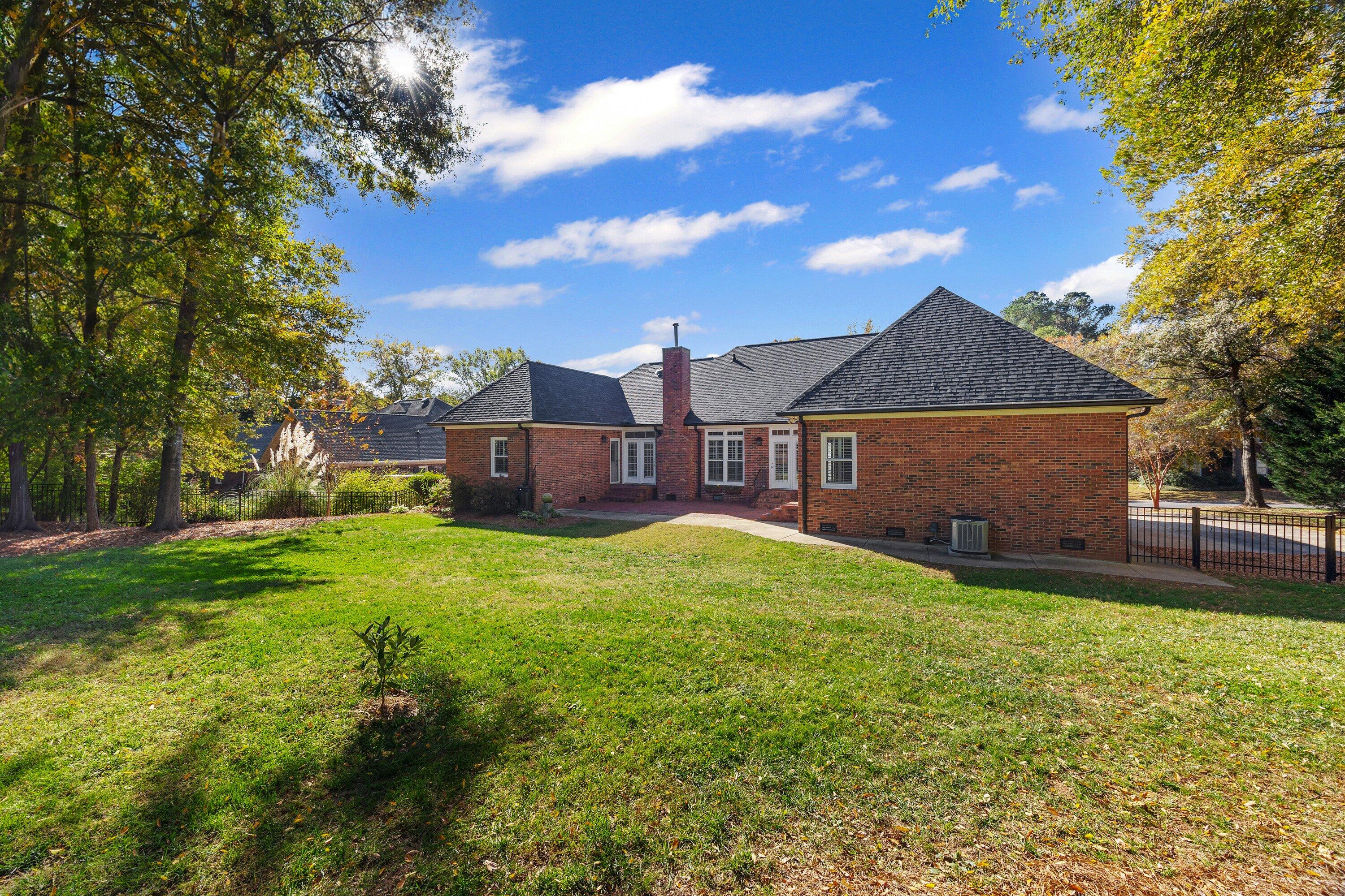 1594 Summit View Drive