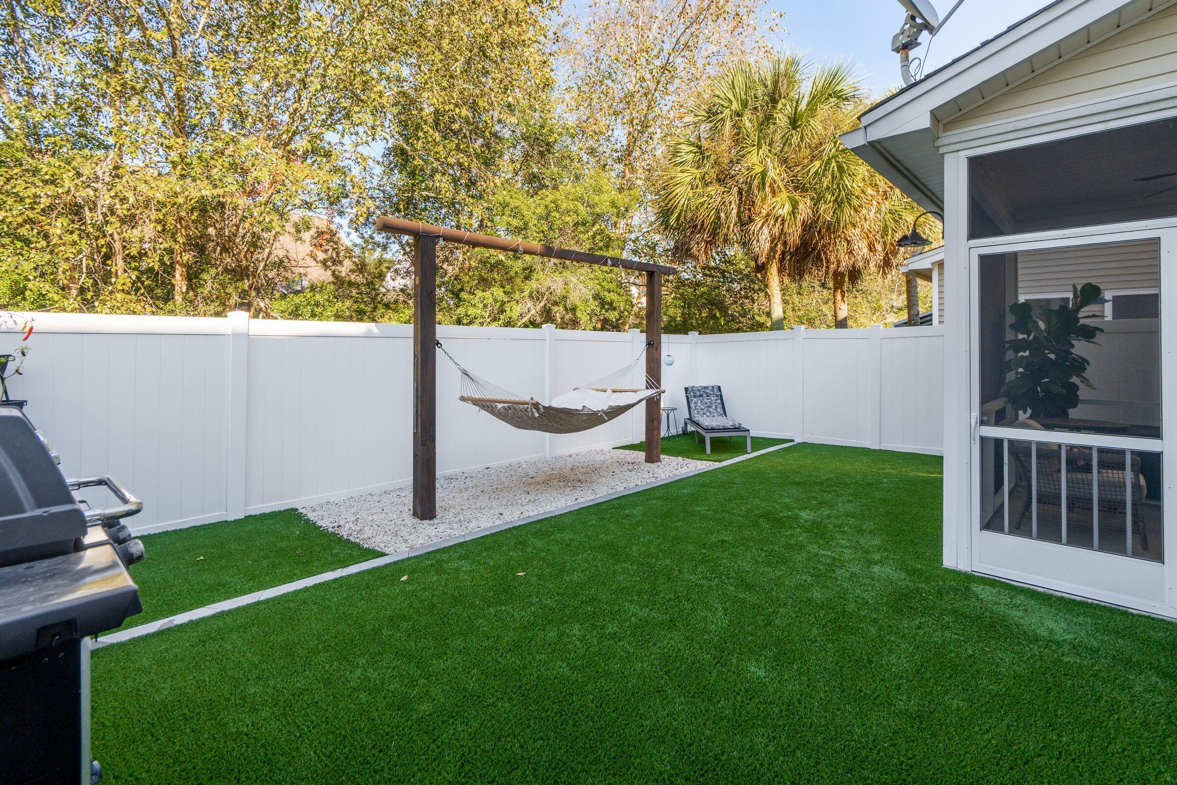 1516 Royal Colony Road