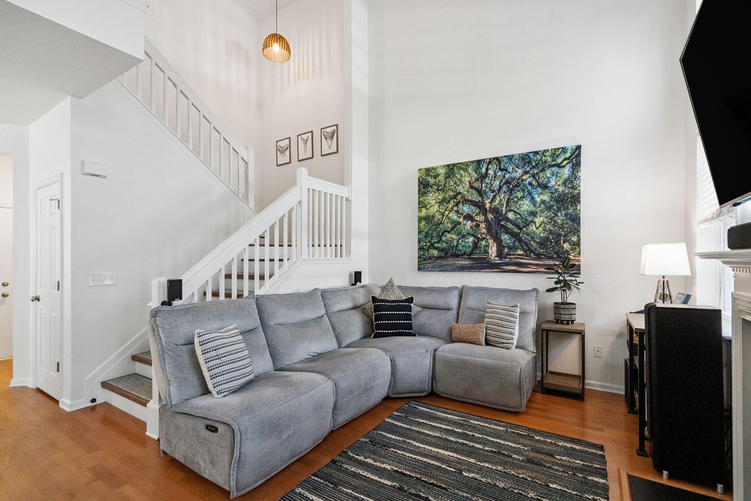 1516 Royal Colony Road