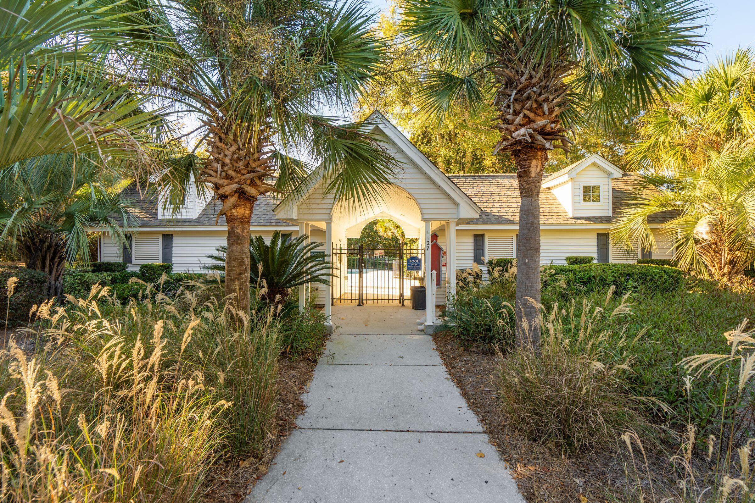 1516 Royal Colony Road