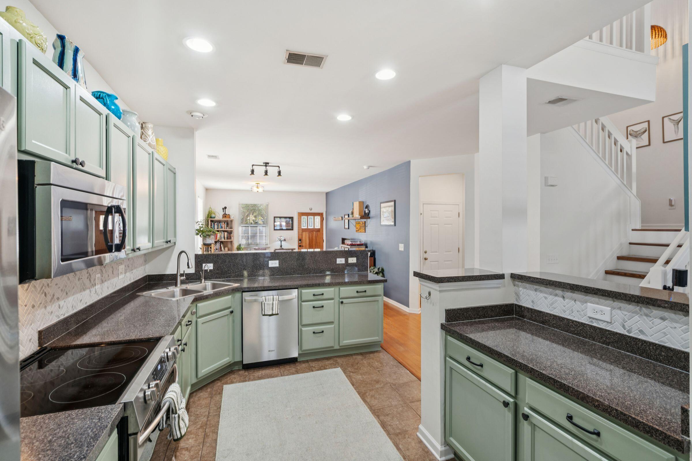 1516 Royal Colony Road