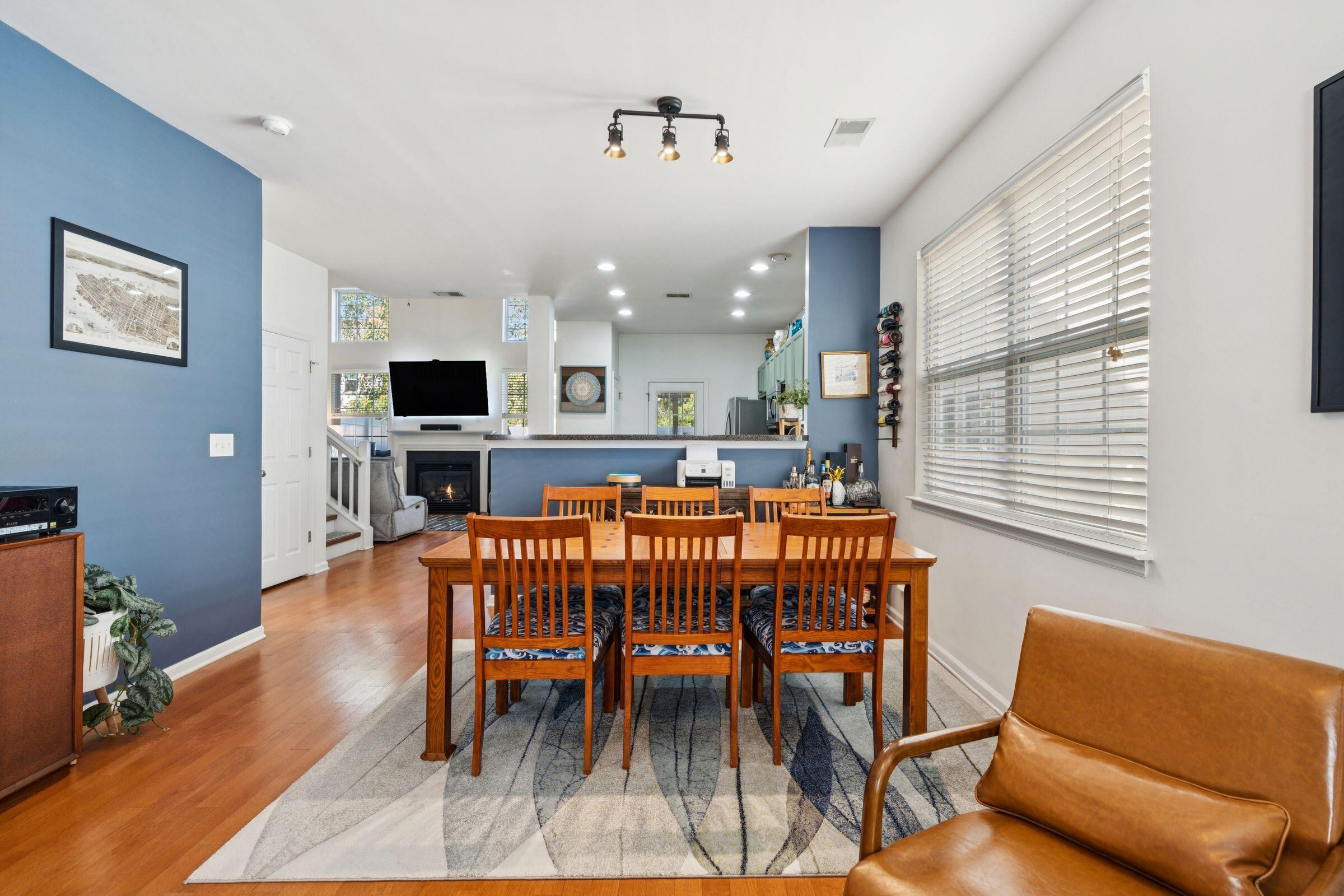 1516 Royal Colony Road