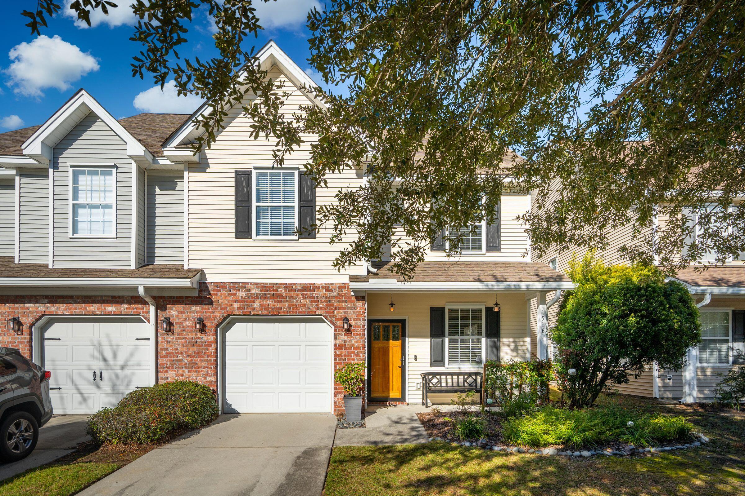 1516 Royal Colony Road