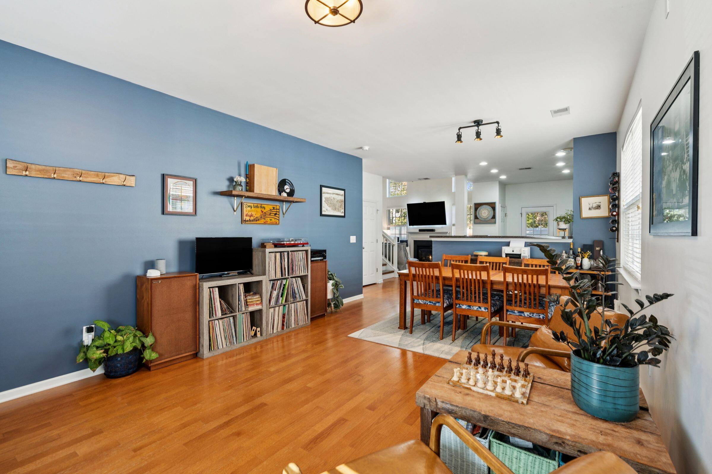 1516 Royal Colony Road