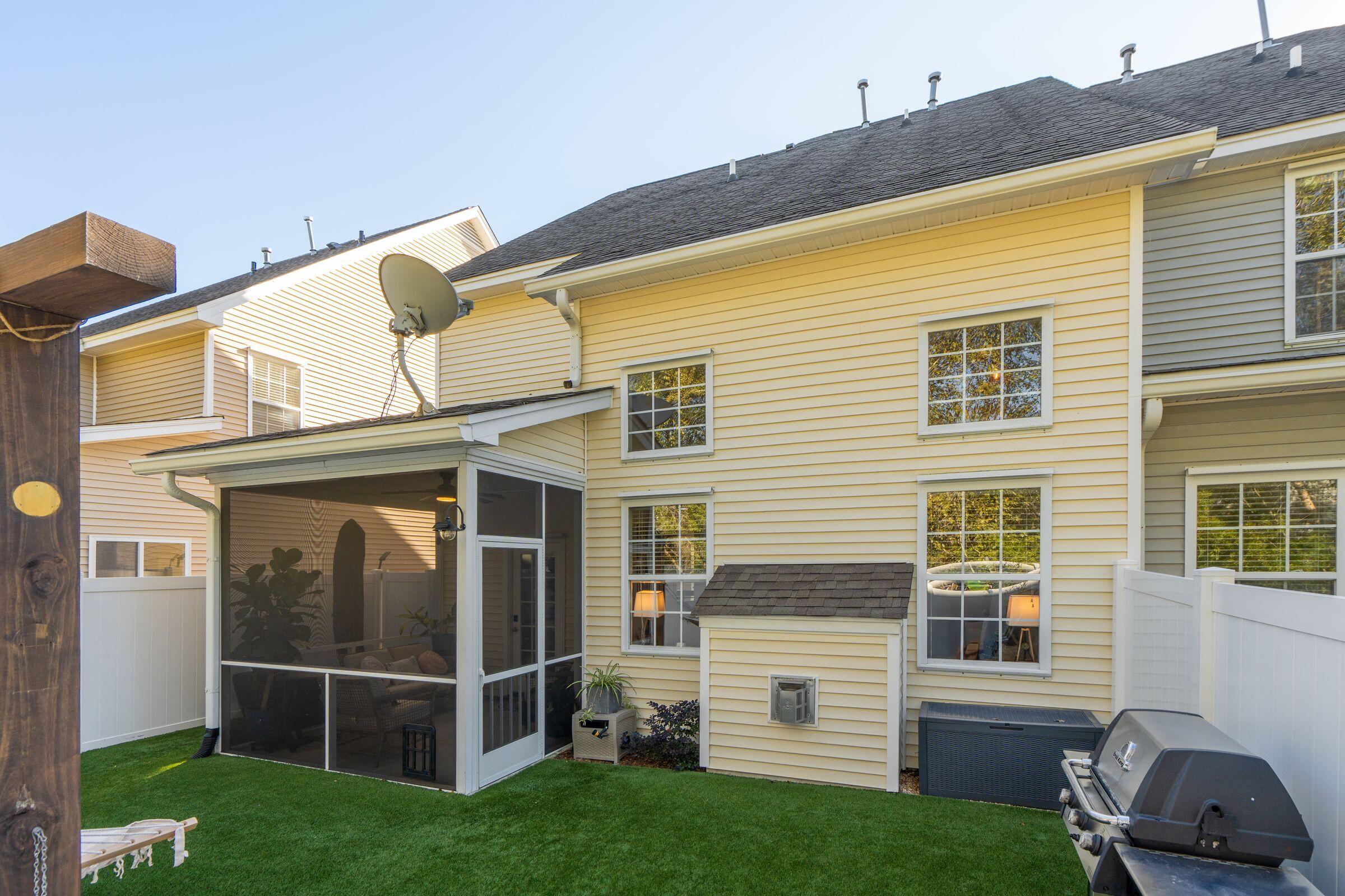 1516 Royal Colony Road