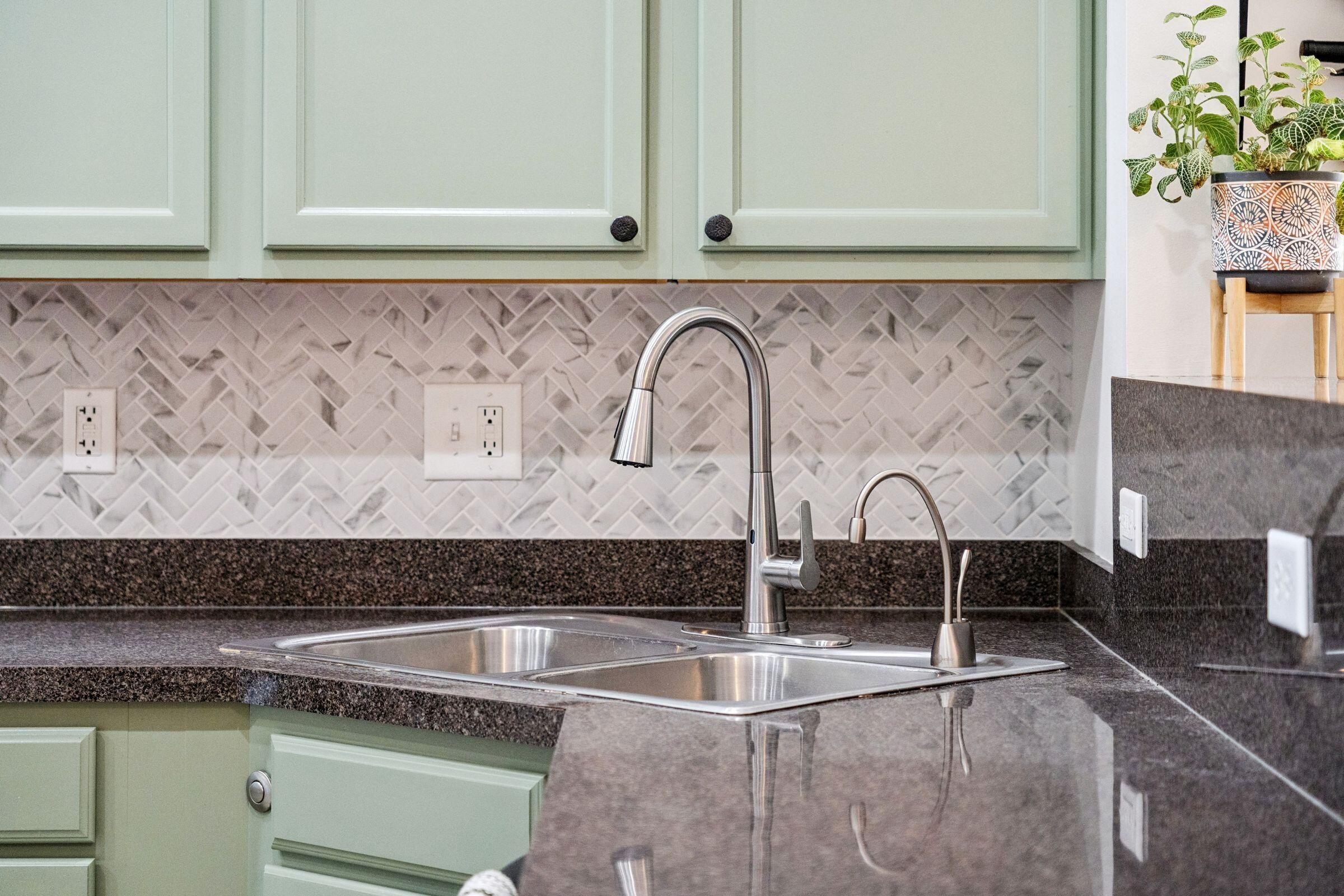 1516 Royal Colony Road