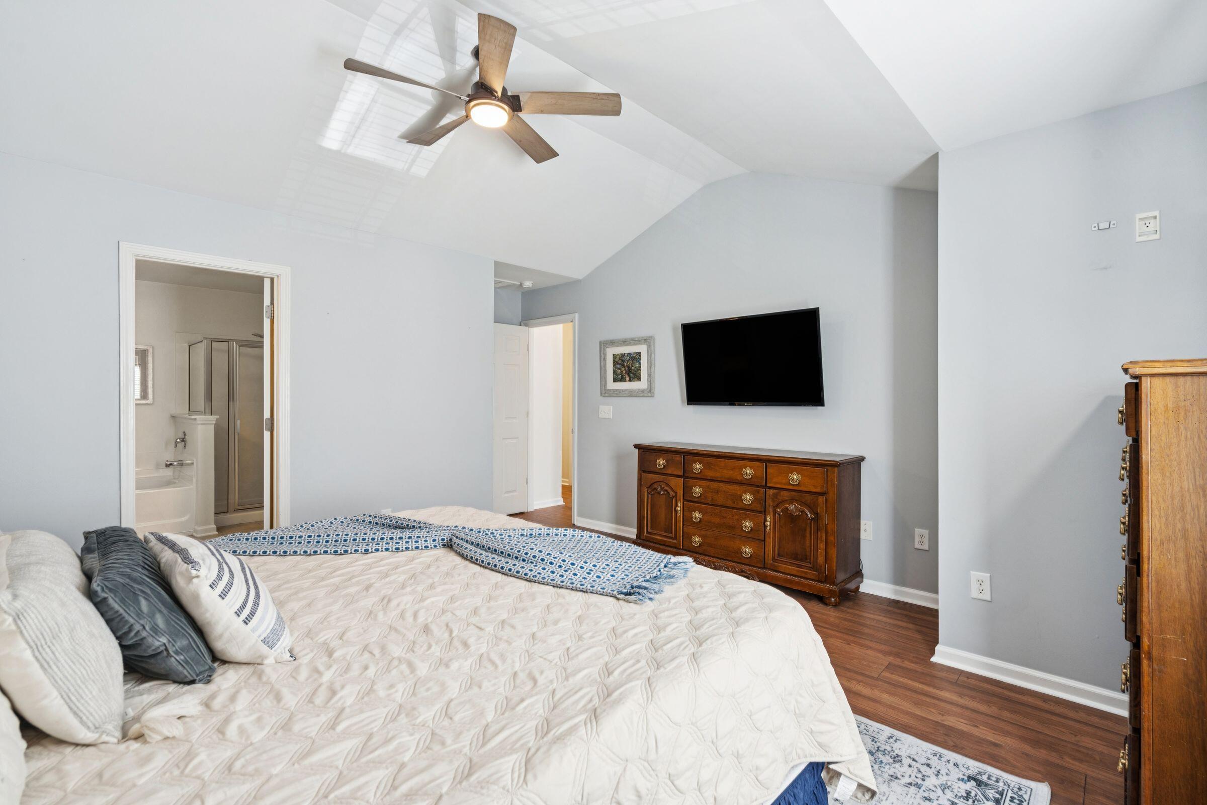 1516 Royal Colony Road