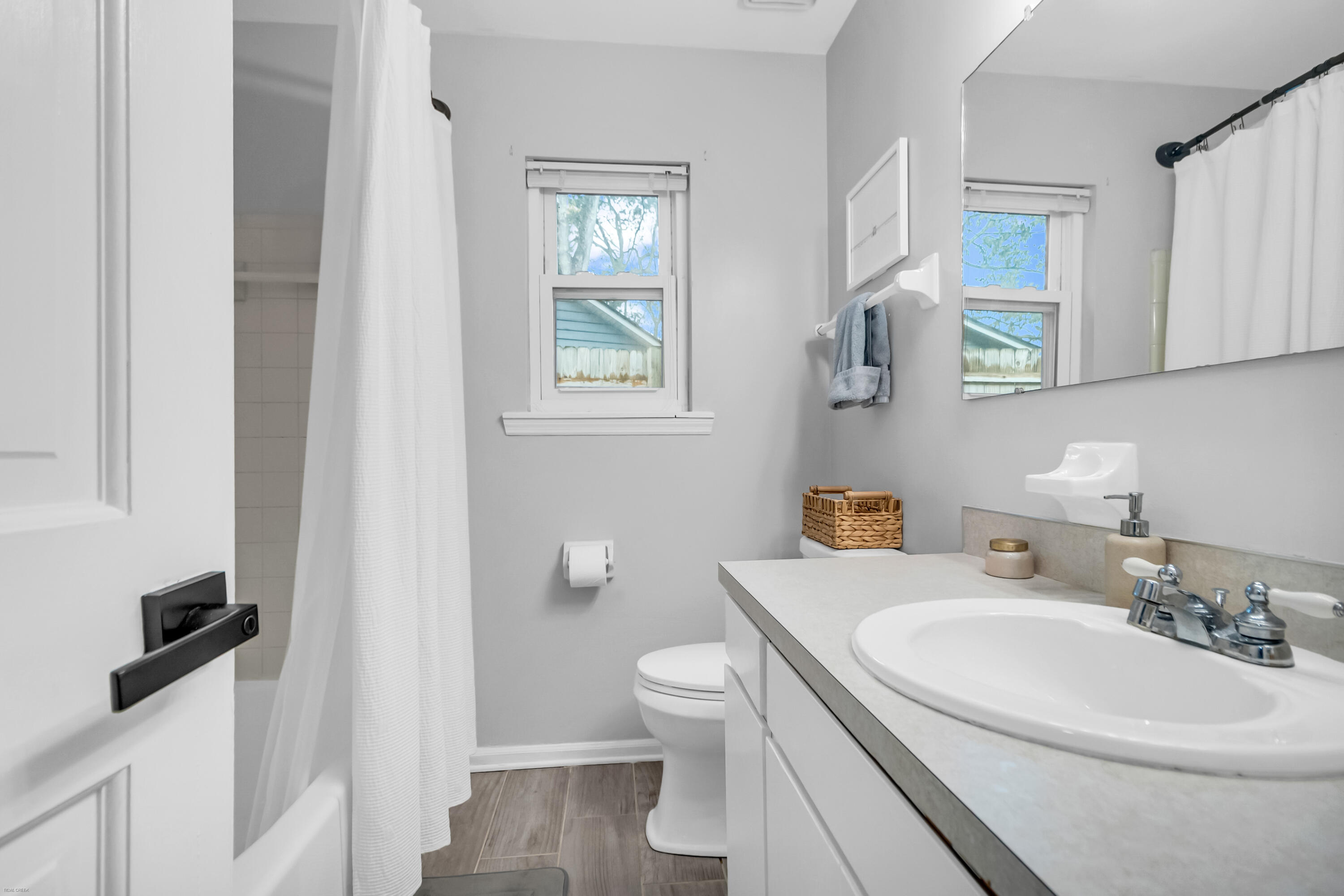 18 Hillcreek Boulevard