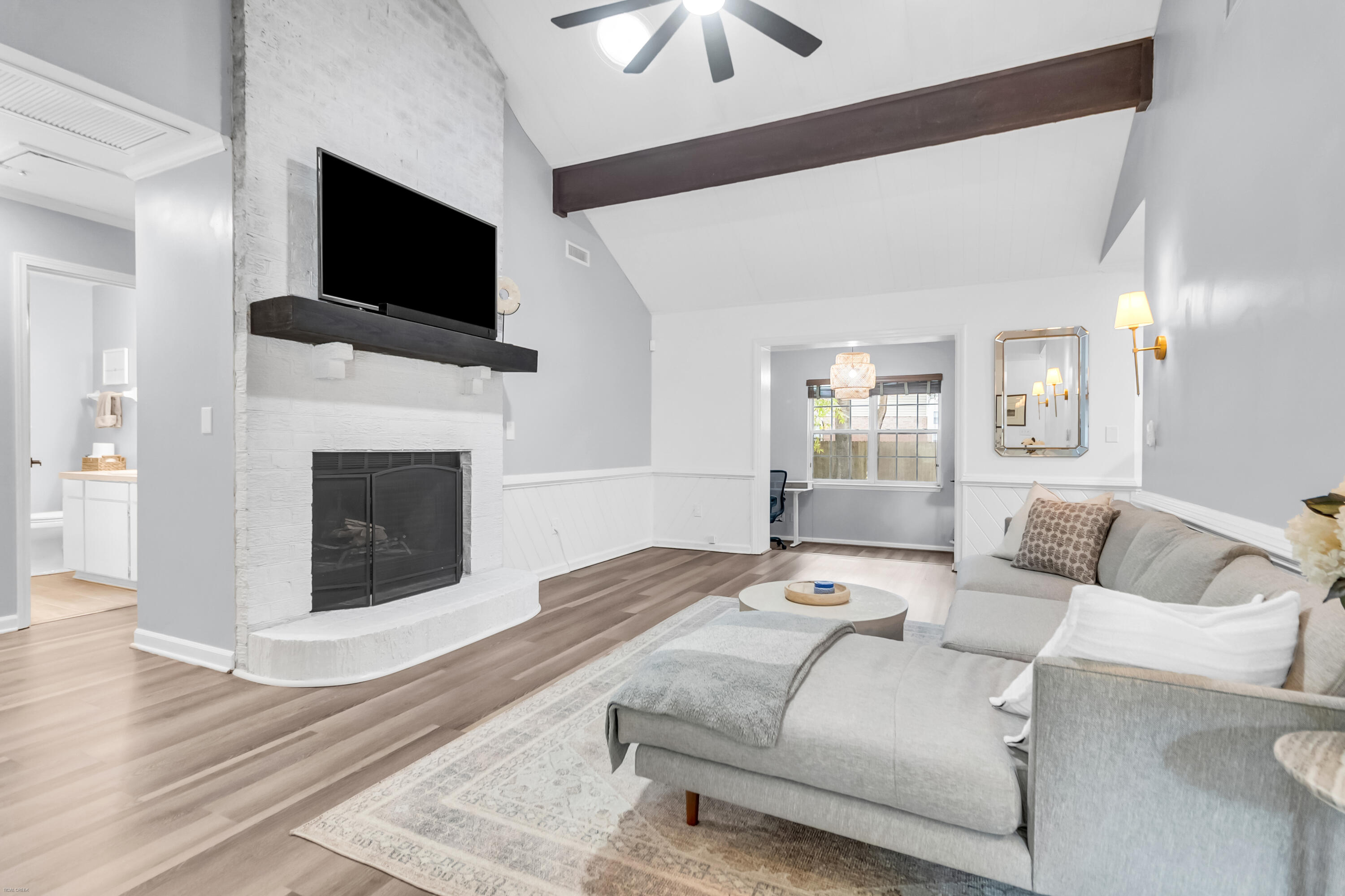 18 Hillcreek Boulevard