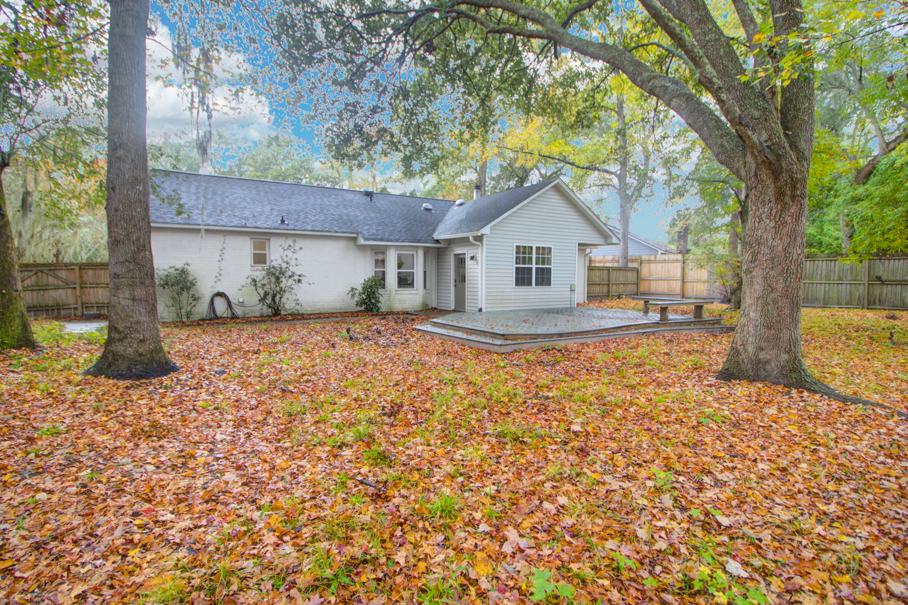 18 Hillcreek Boulevard