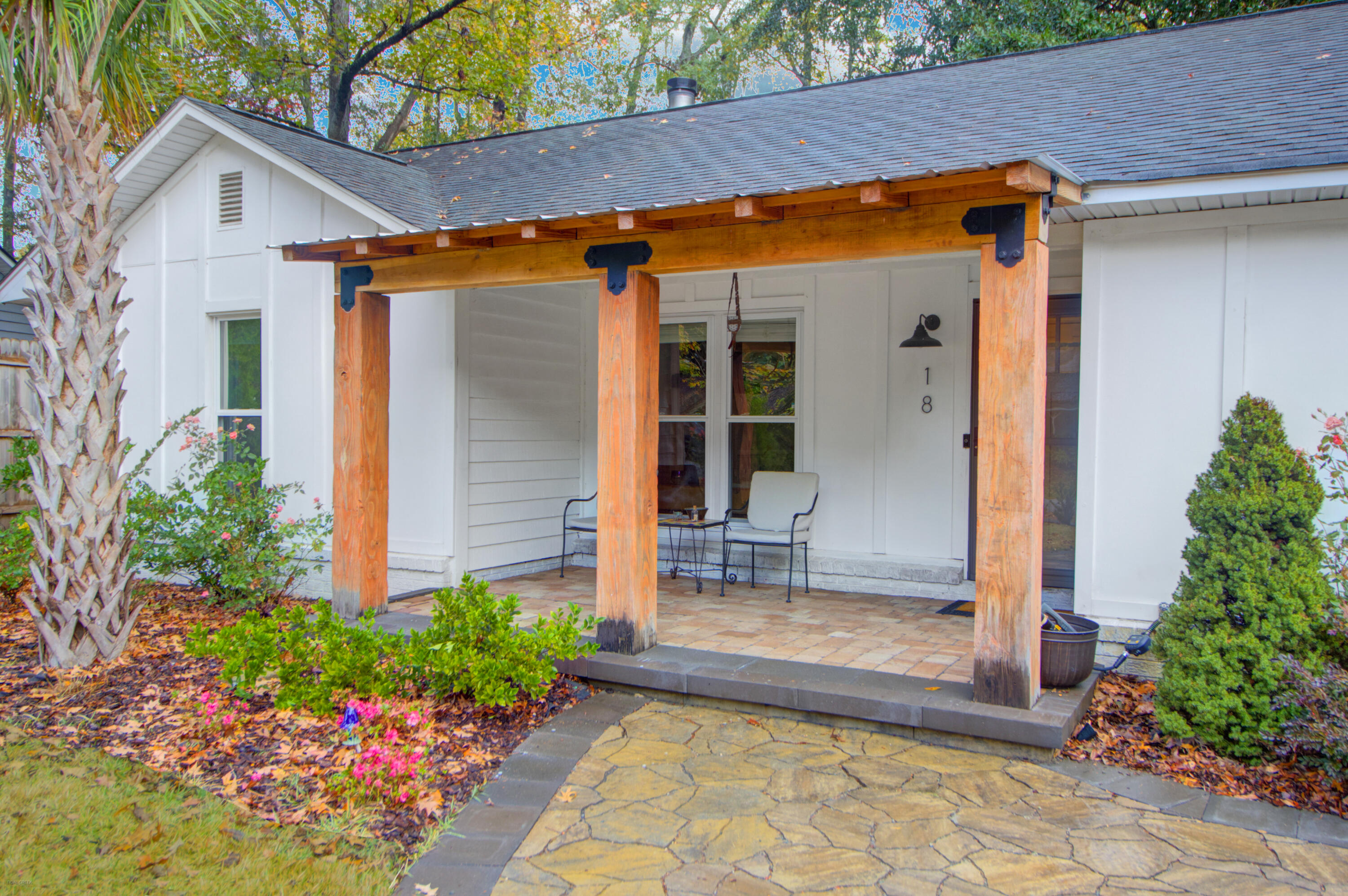 18 Hillcreek Boulevard