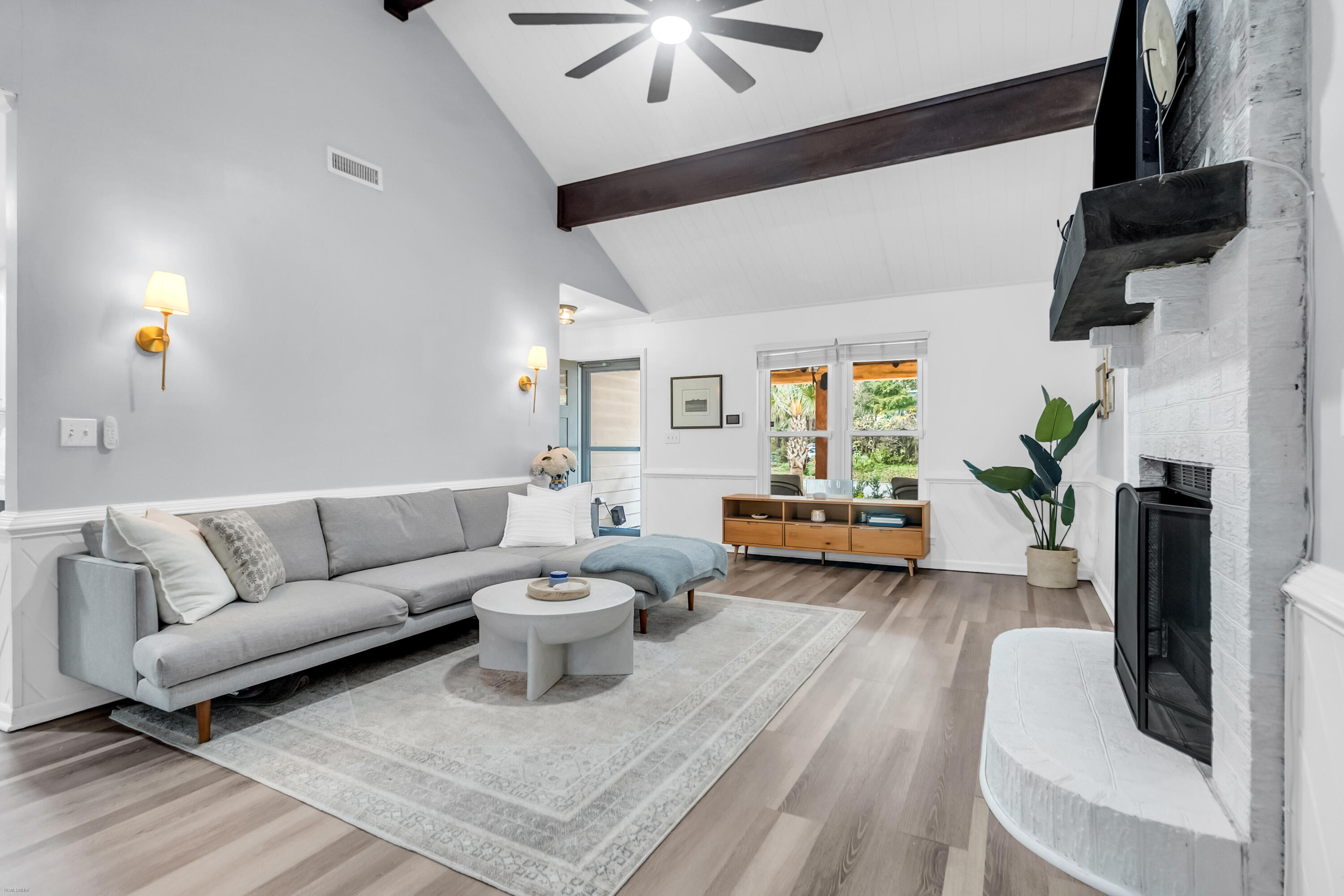 18 Hillcreek Boulevard