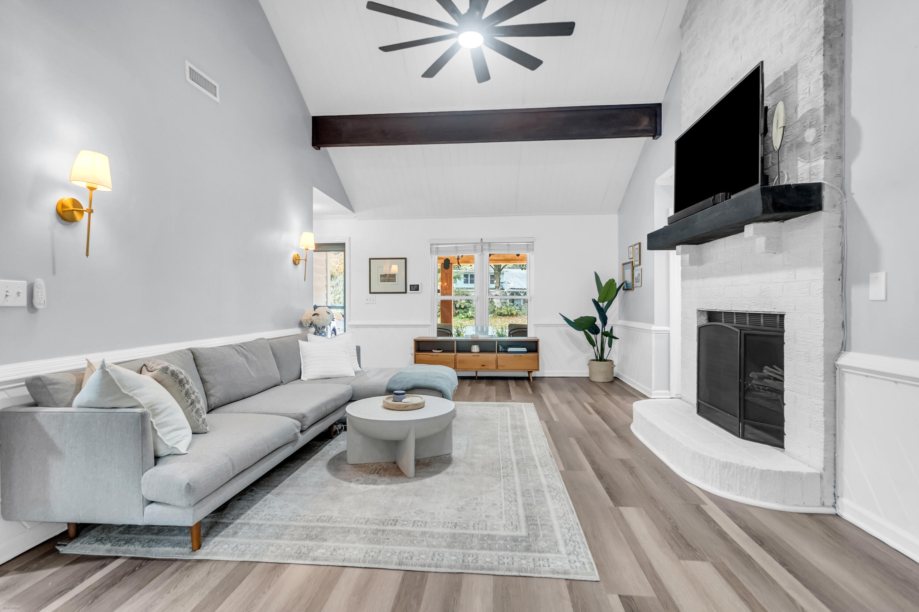 18 Hillcreek Boulevard