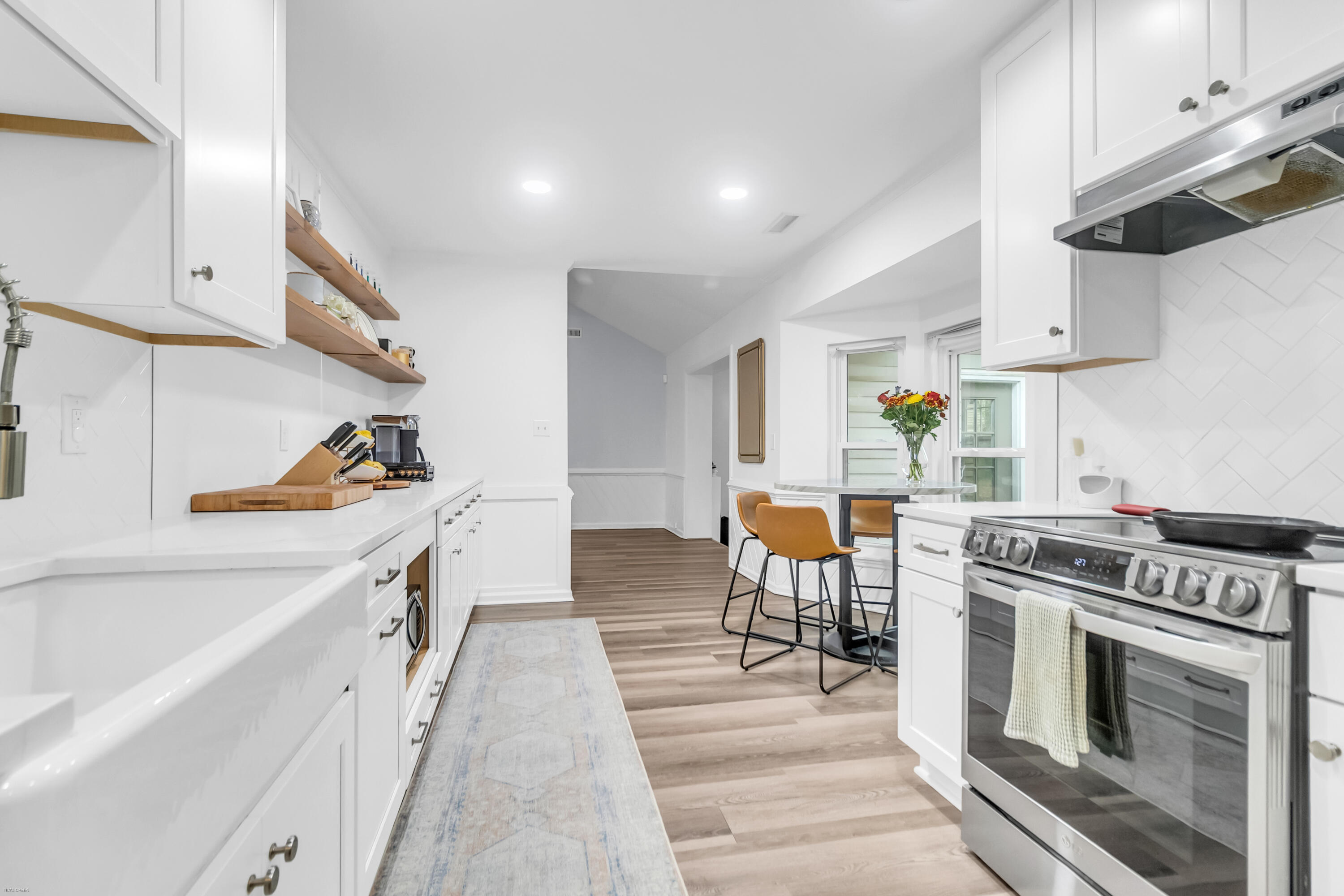 18 Hillcreek Boulevard