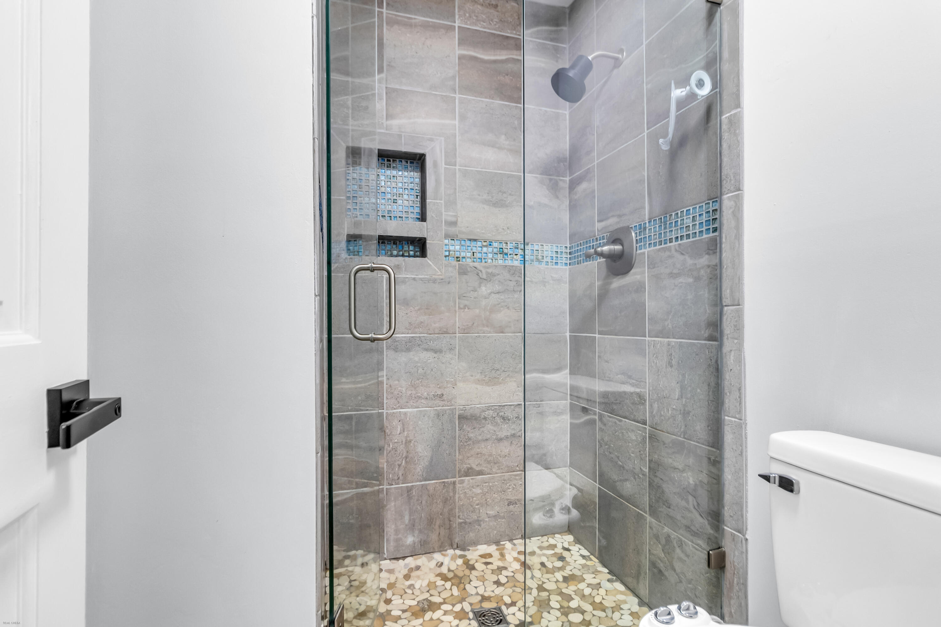 18 Hillcreek Boulevard