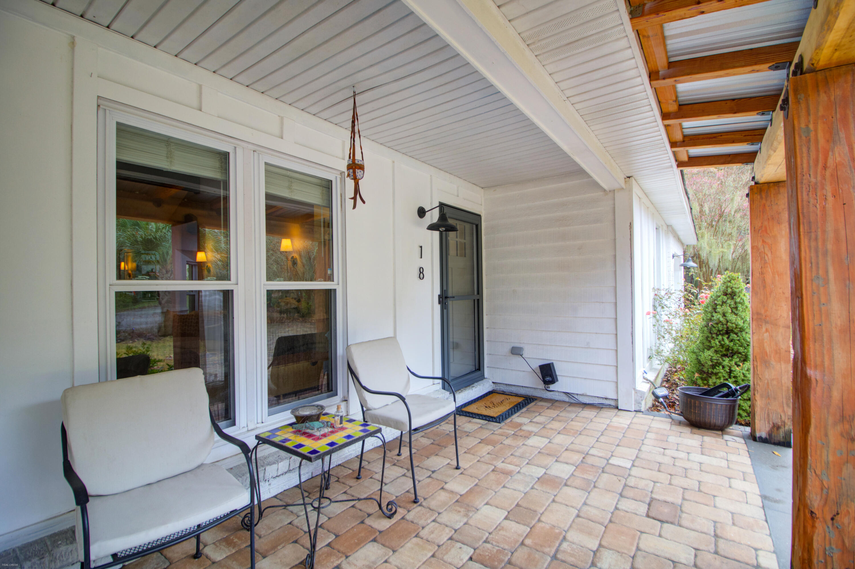 18 Hillcreek Boulevard