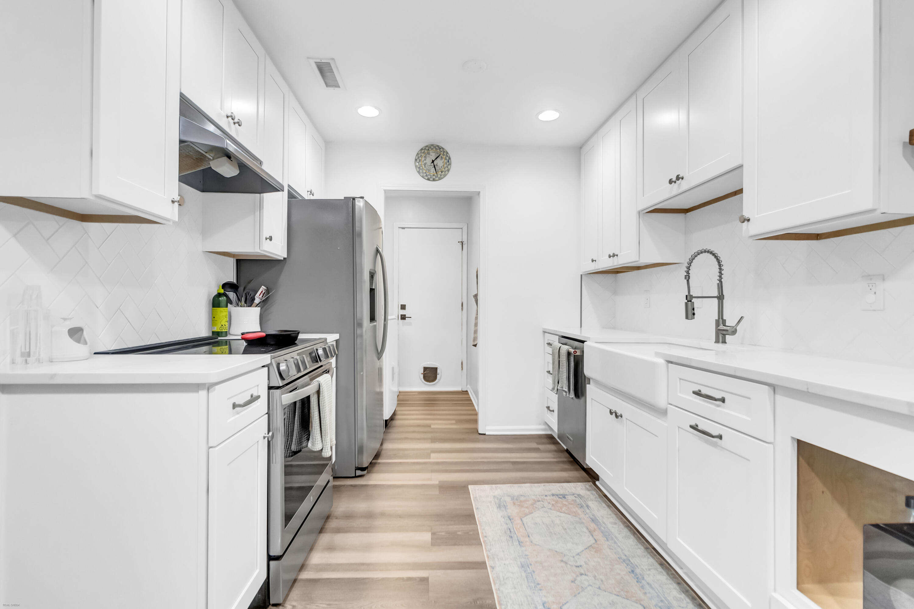 18 Hillcreek Boulevard