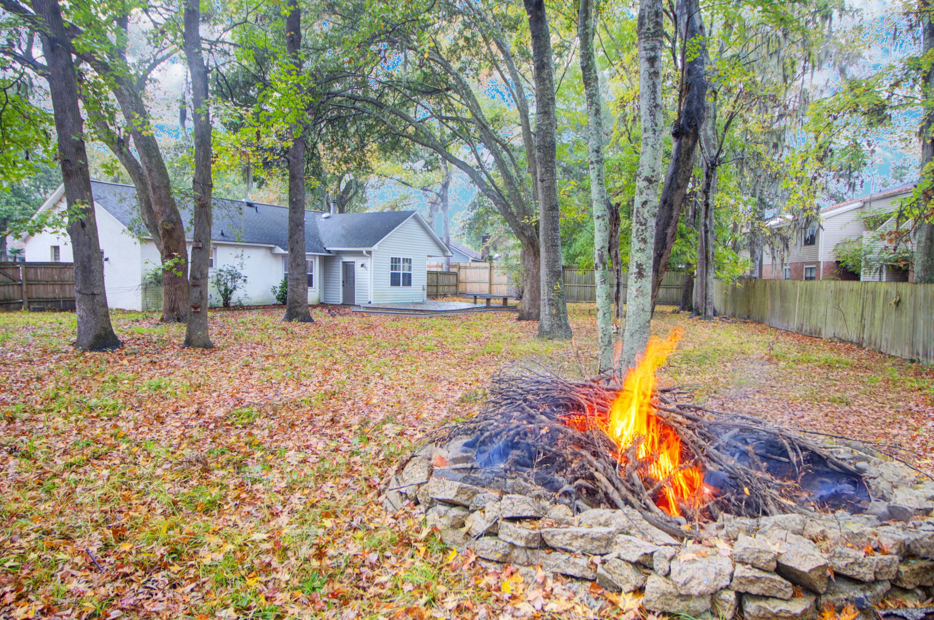 18 Hillcreek Boulevard