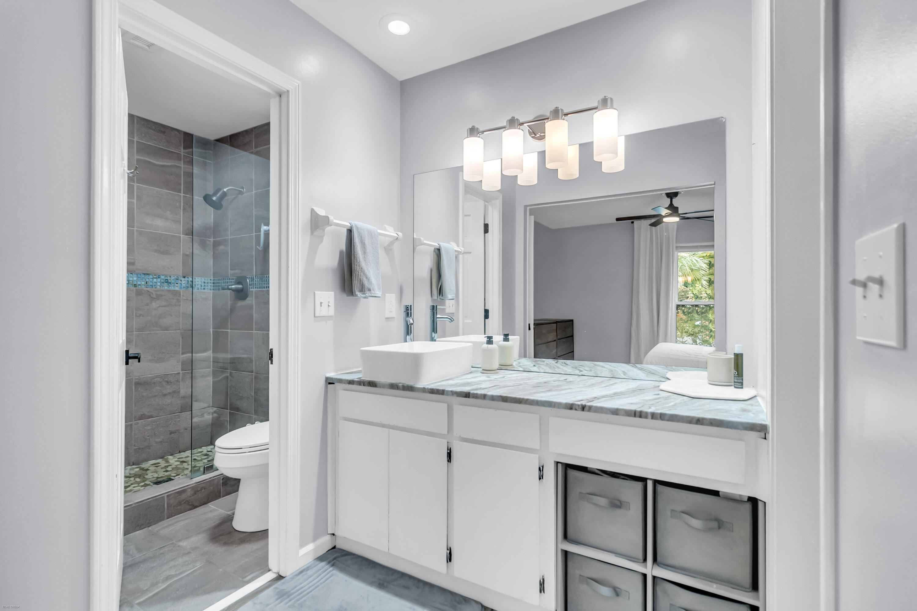 18 Hillcreek Boulevard