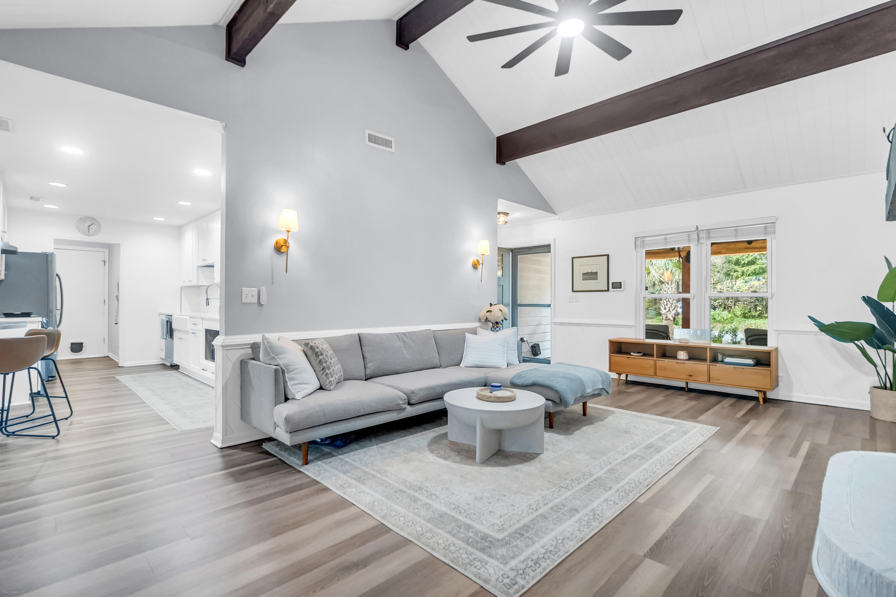 18 Hillcreek Boulevard