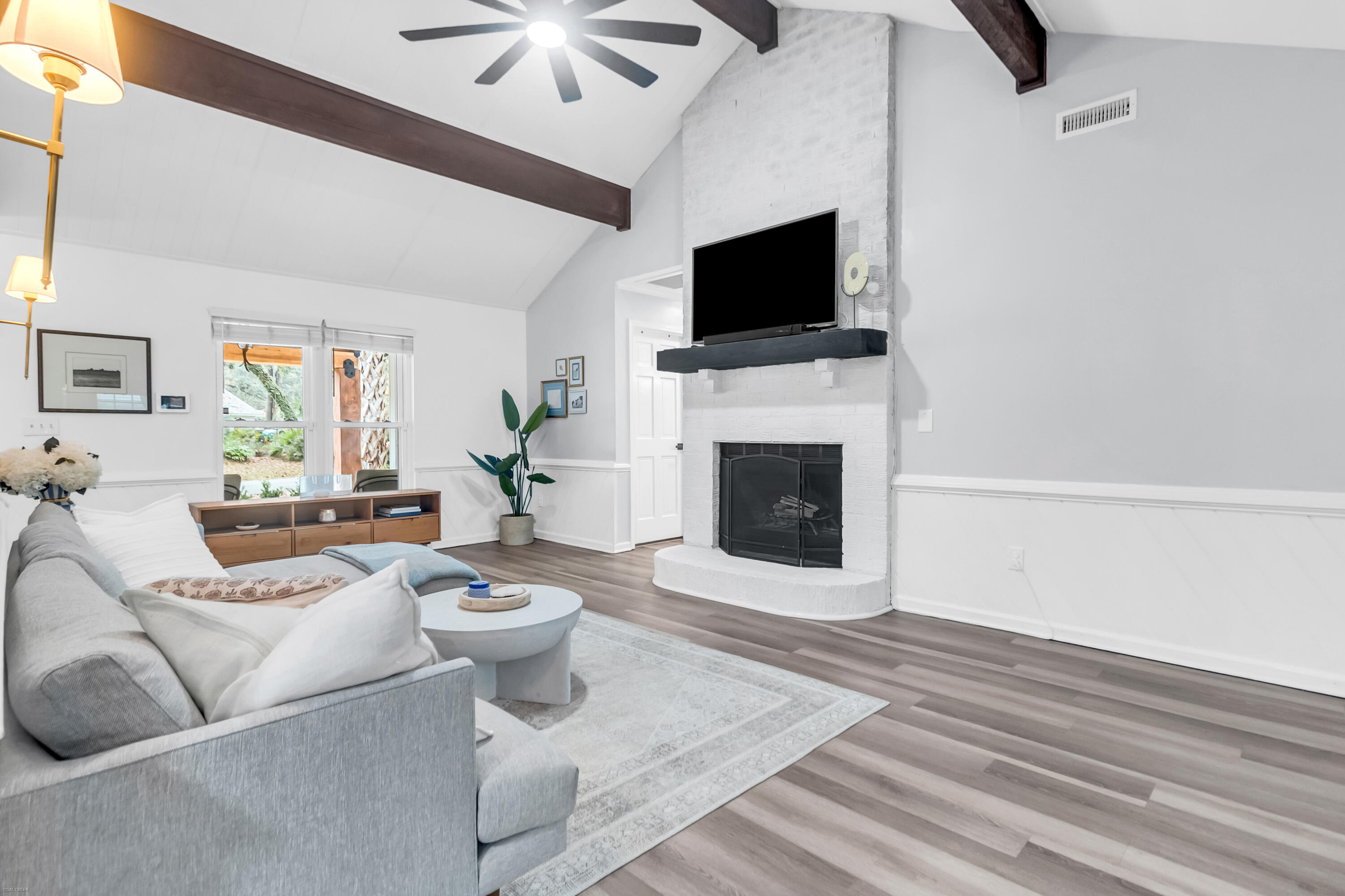 18 Hillcreek Boulevard