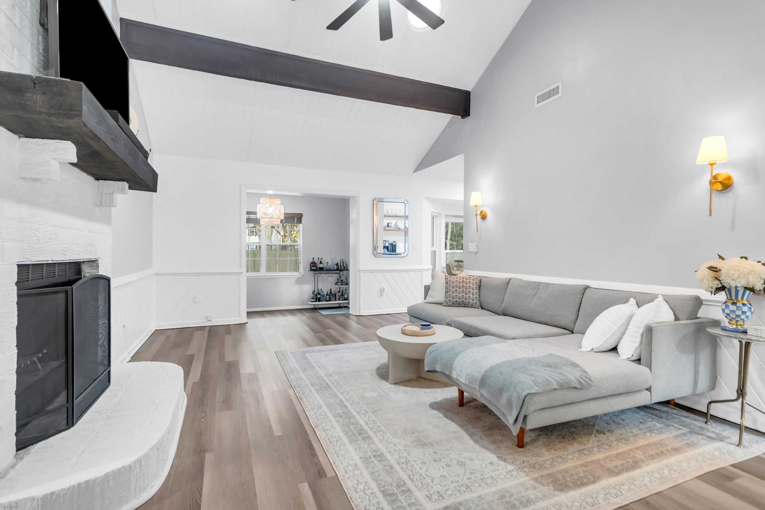 18 Hillcreek Boulevard