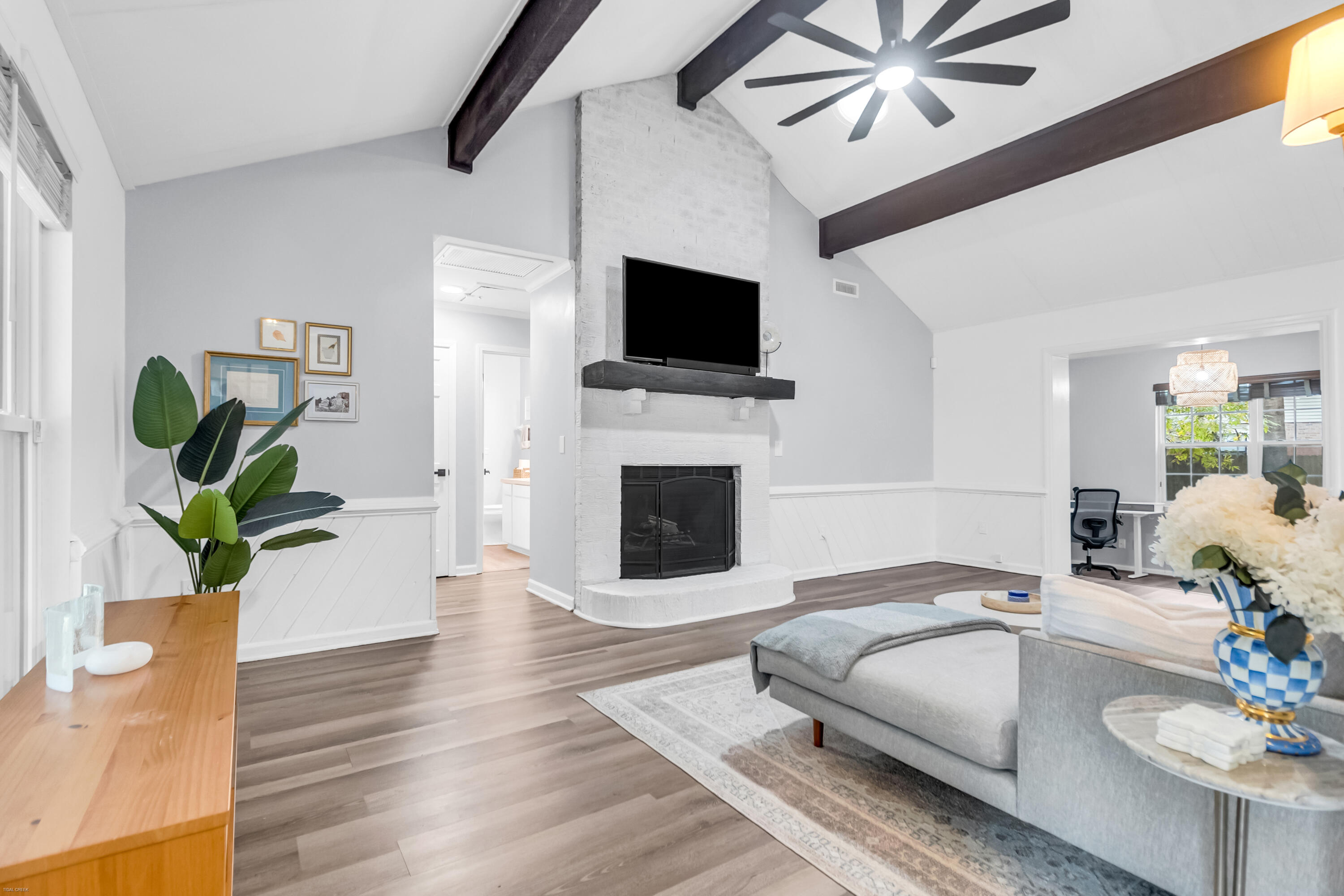 18 Hillcreek Boulevard