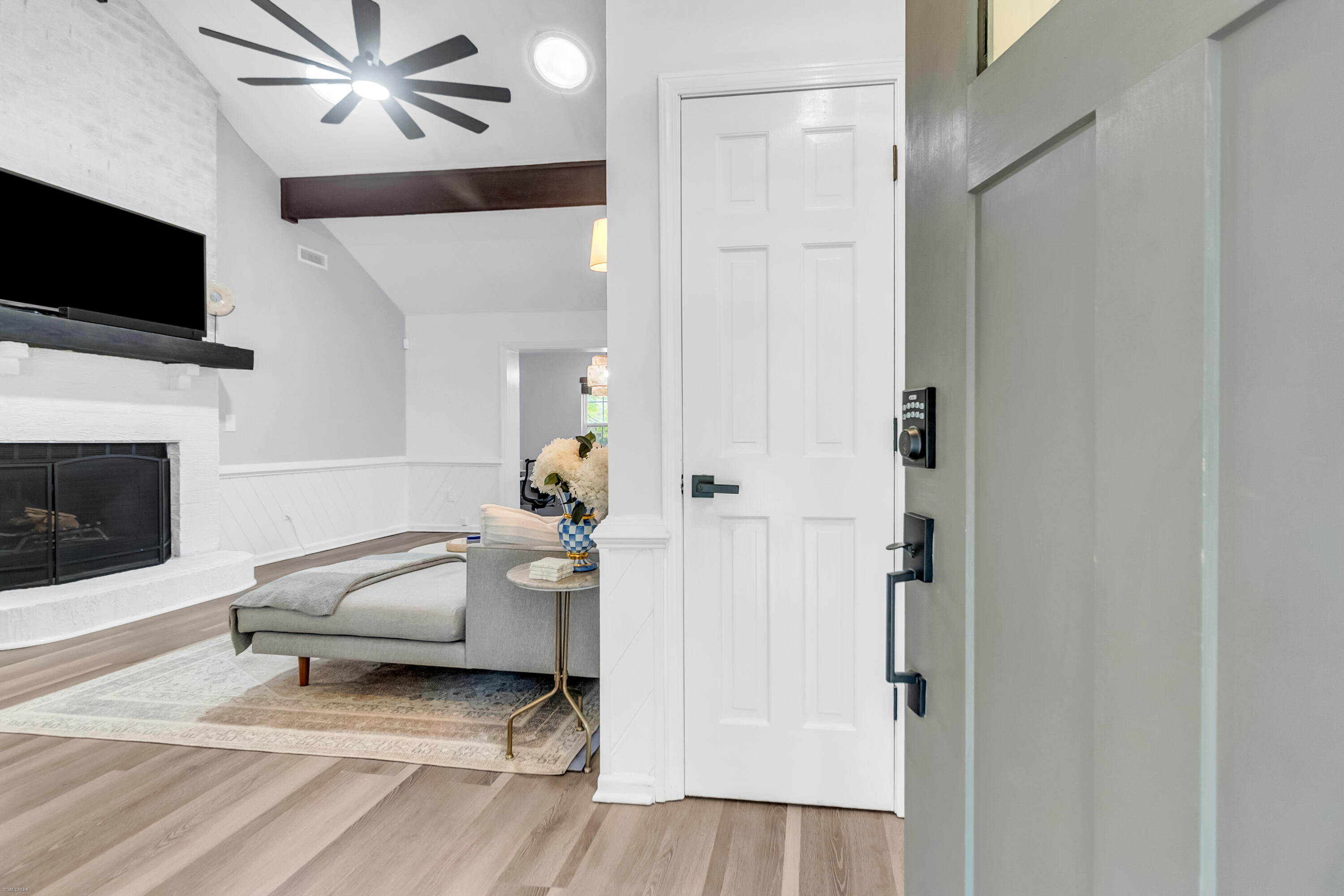 18 Hillcreek Boulevard