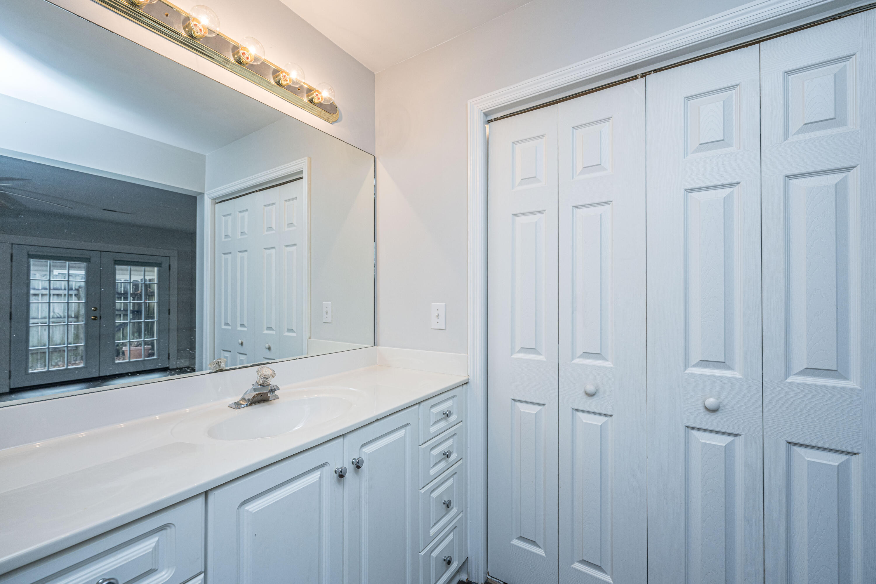 940 E Estates Boulevard # 3g