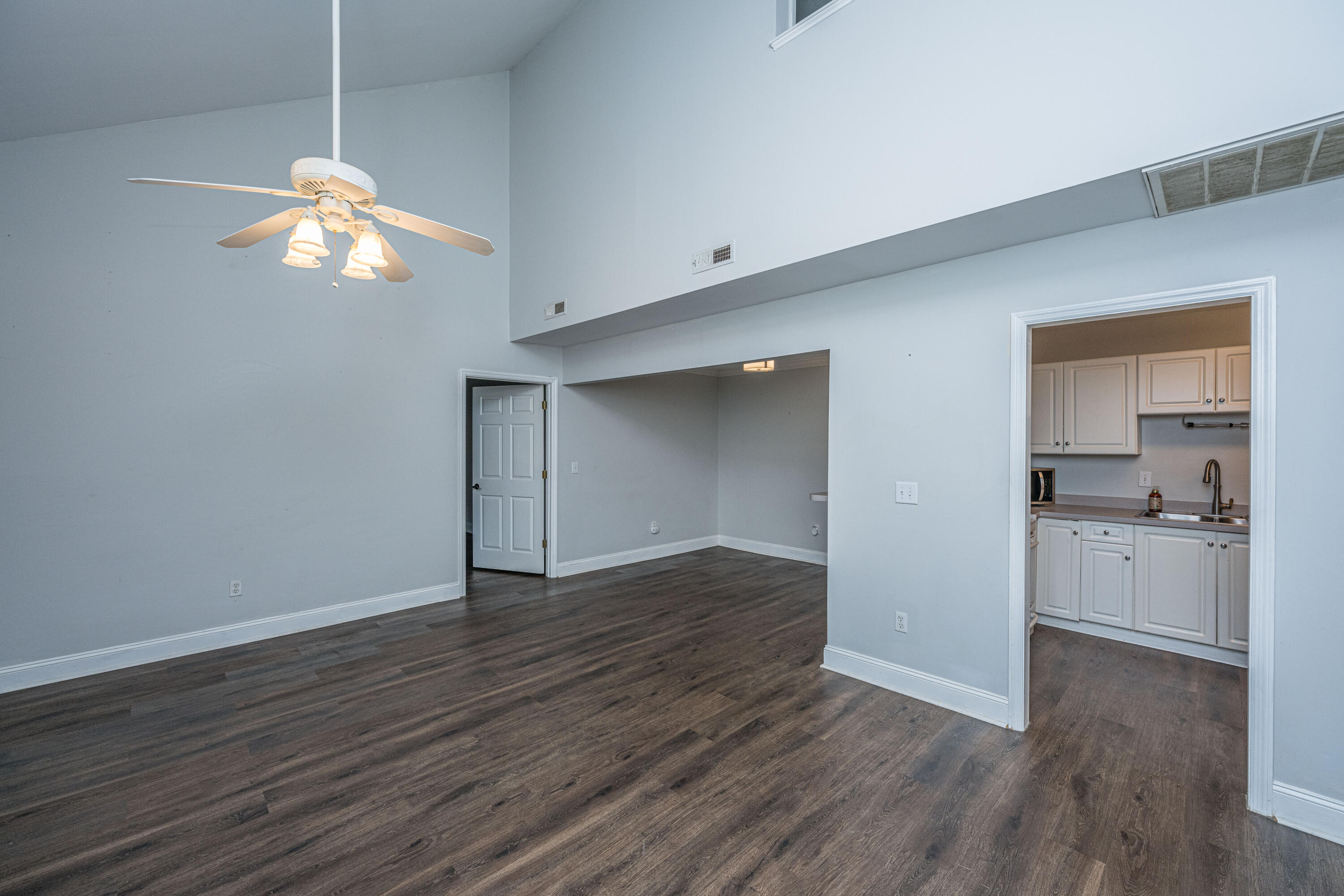 940 E Estates Boulevard # 3g