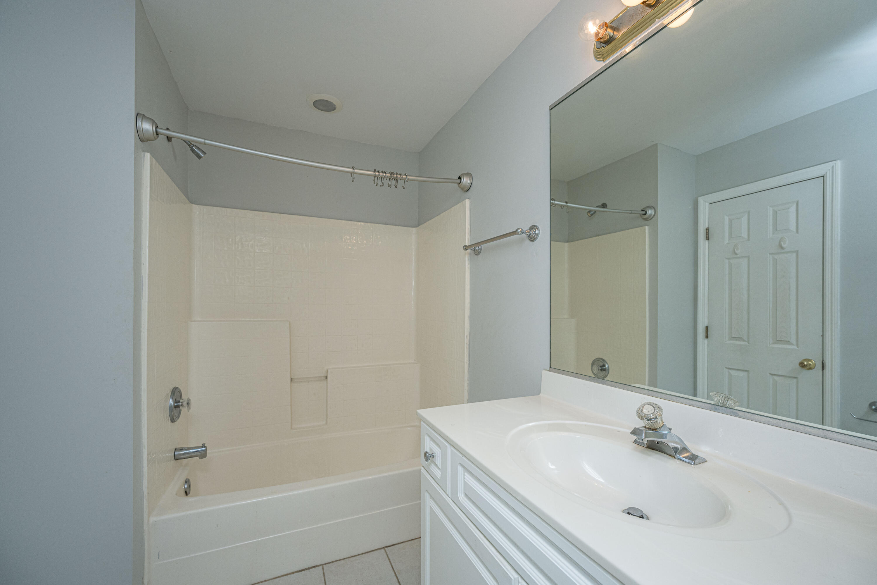 940 E Estates Boulevard # 3g