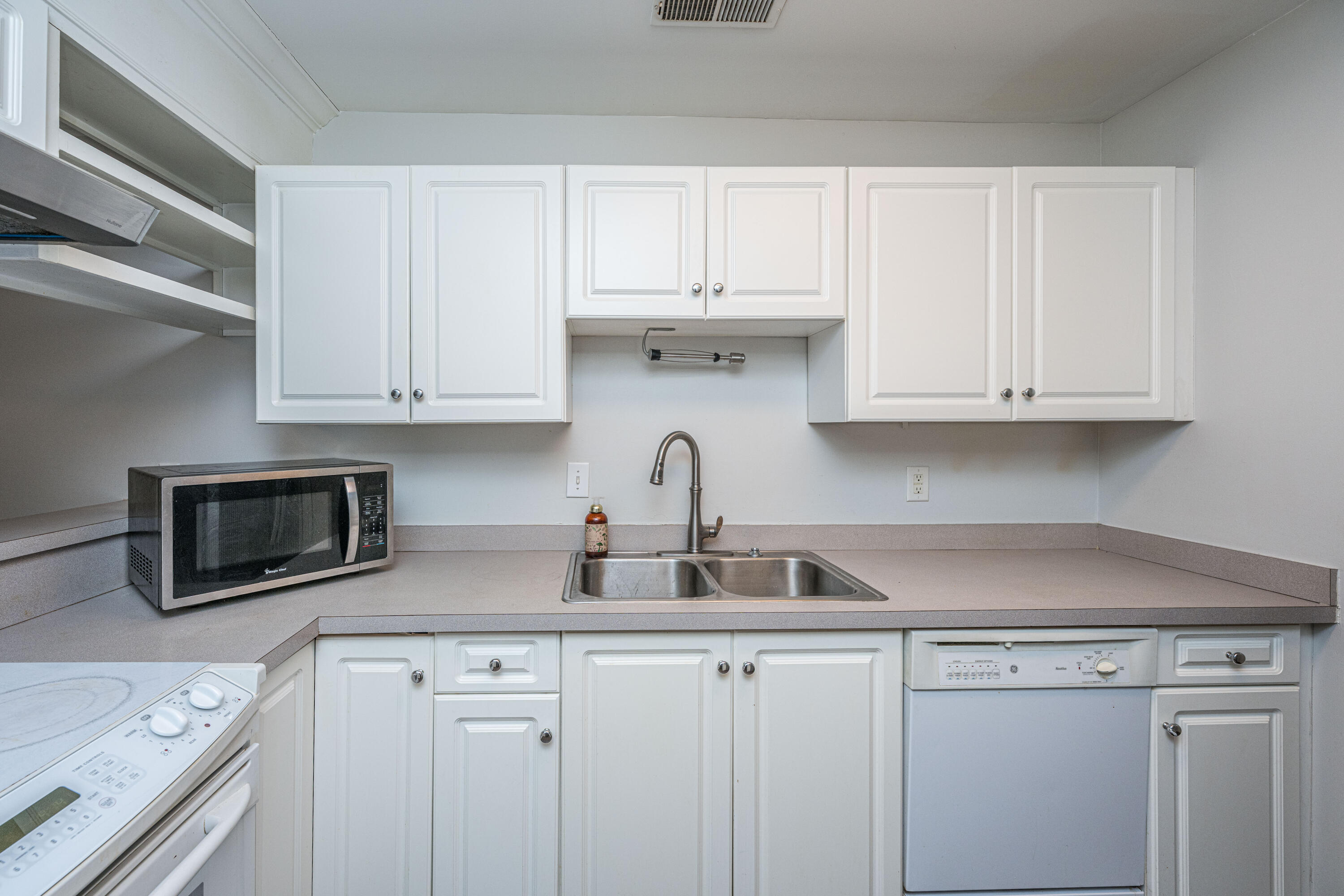 940 E Estates Boulevard # 3g