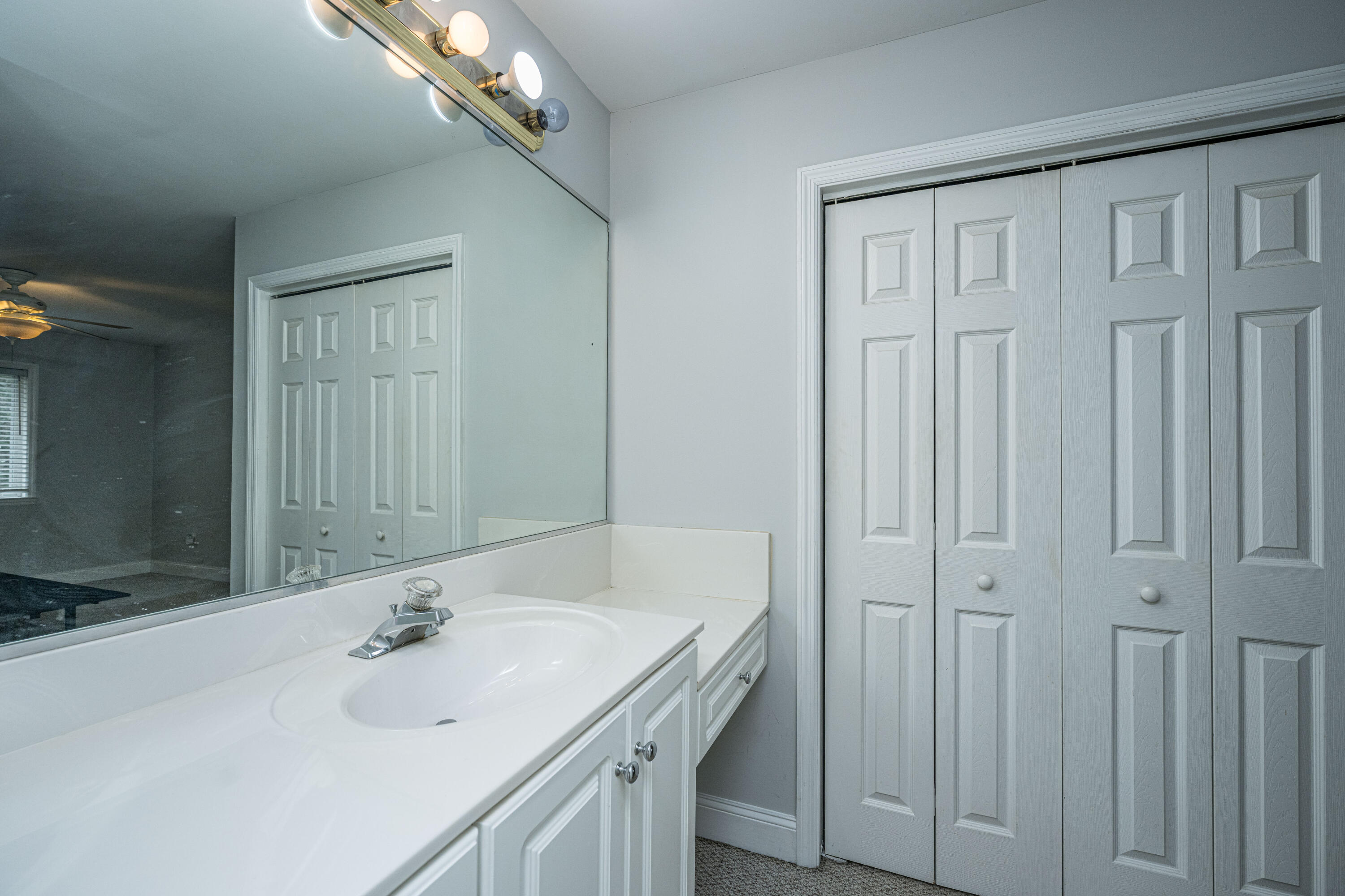 940 E Estates Boulevard # 3g