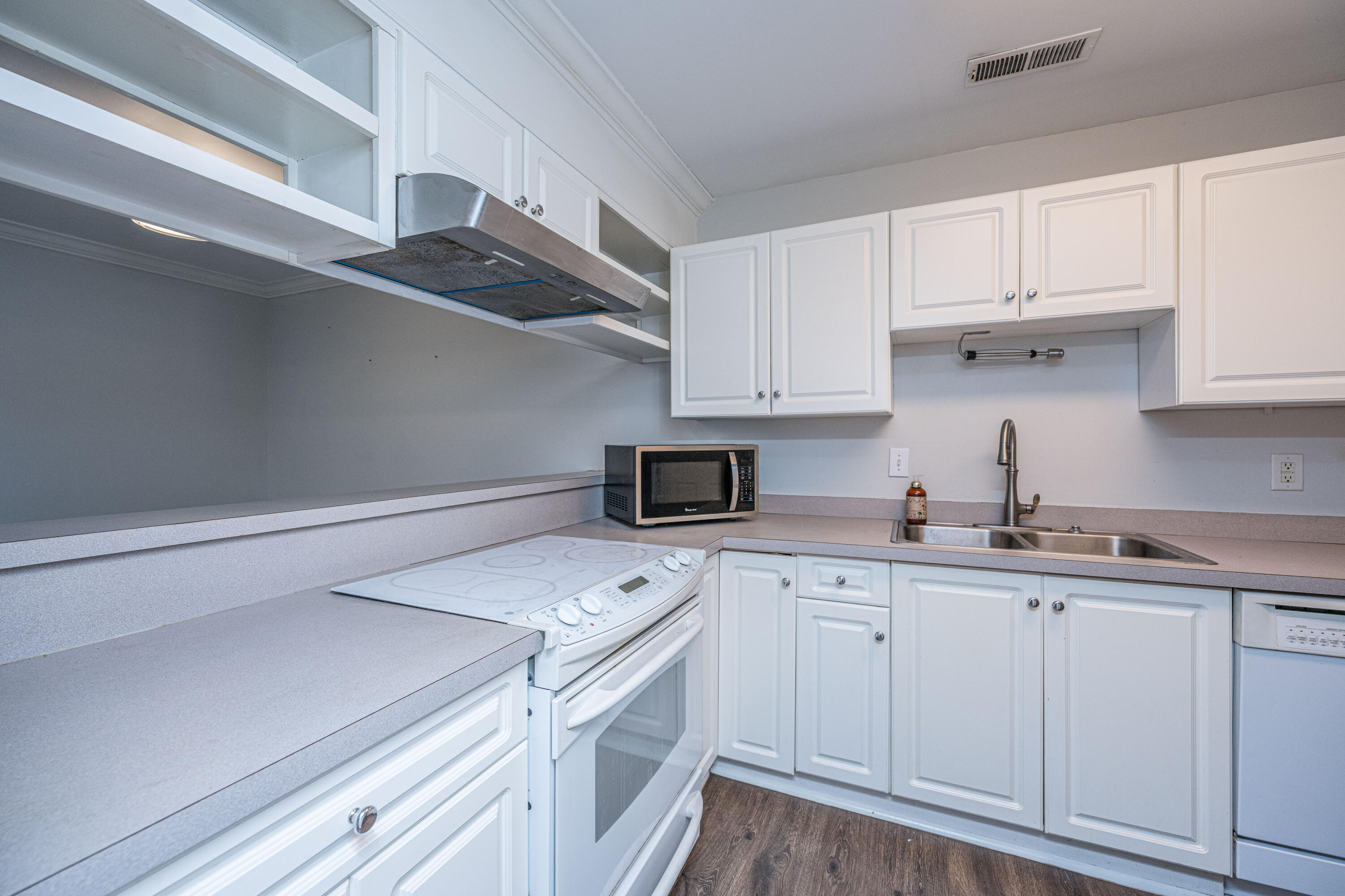 940 E Estates Boulevard # 3g