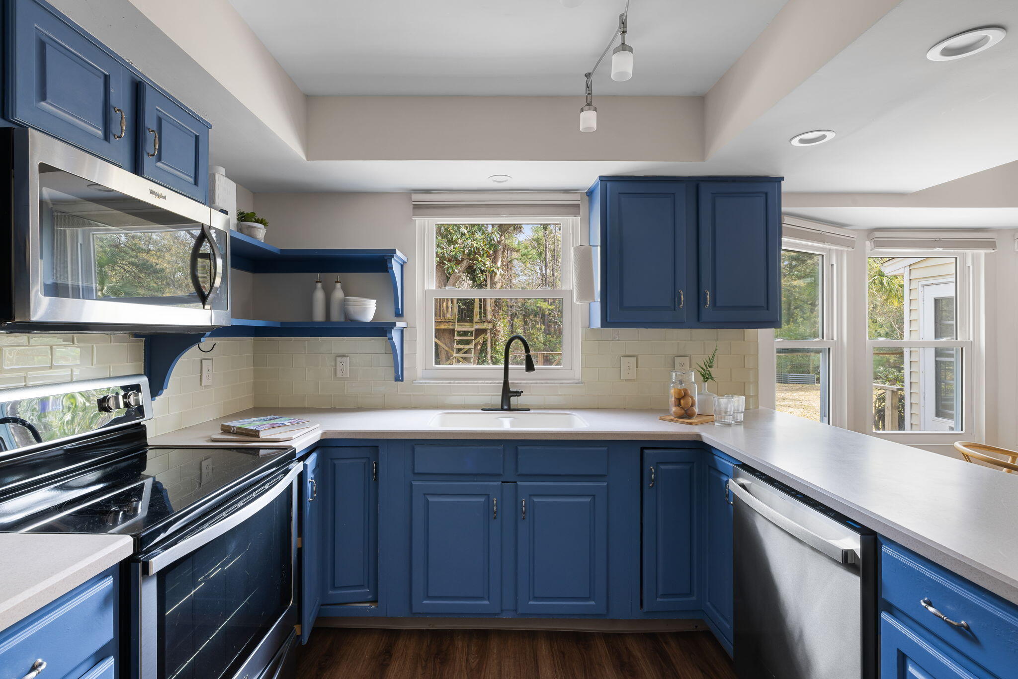 1490 Diamond Boulevard