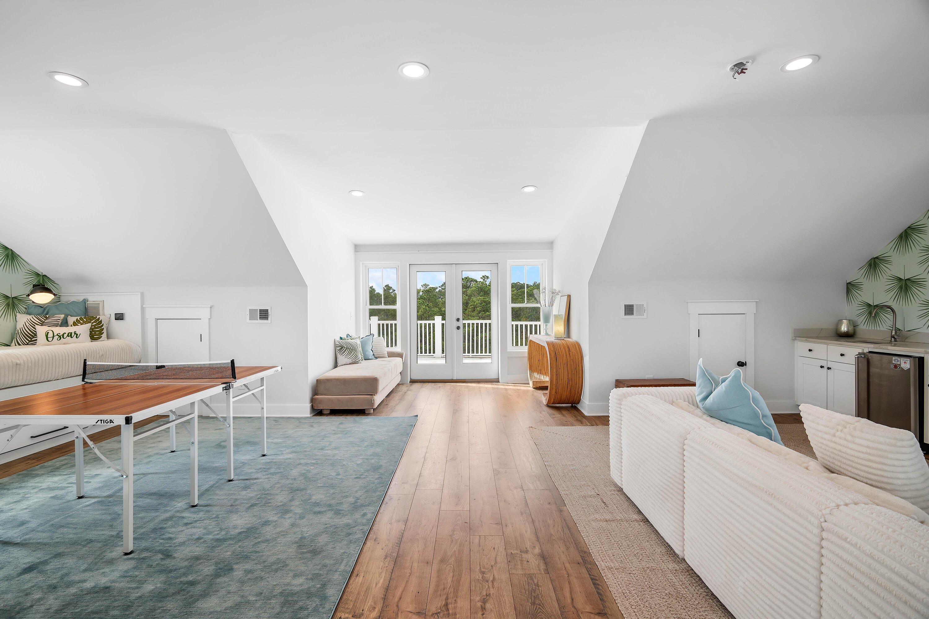 1499 Palmcrest Dr Drive