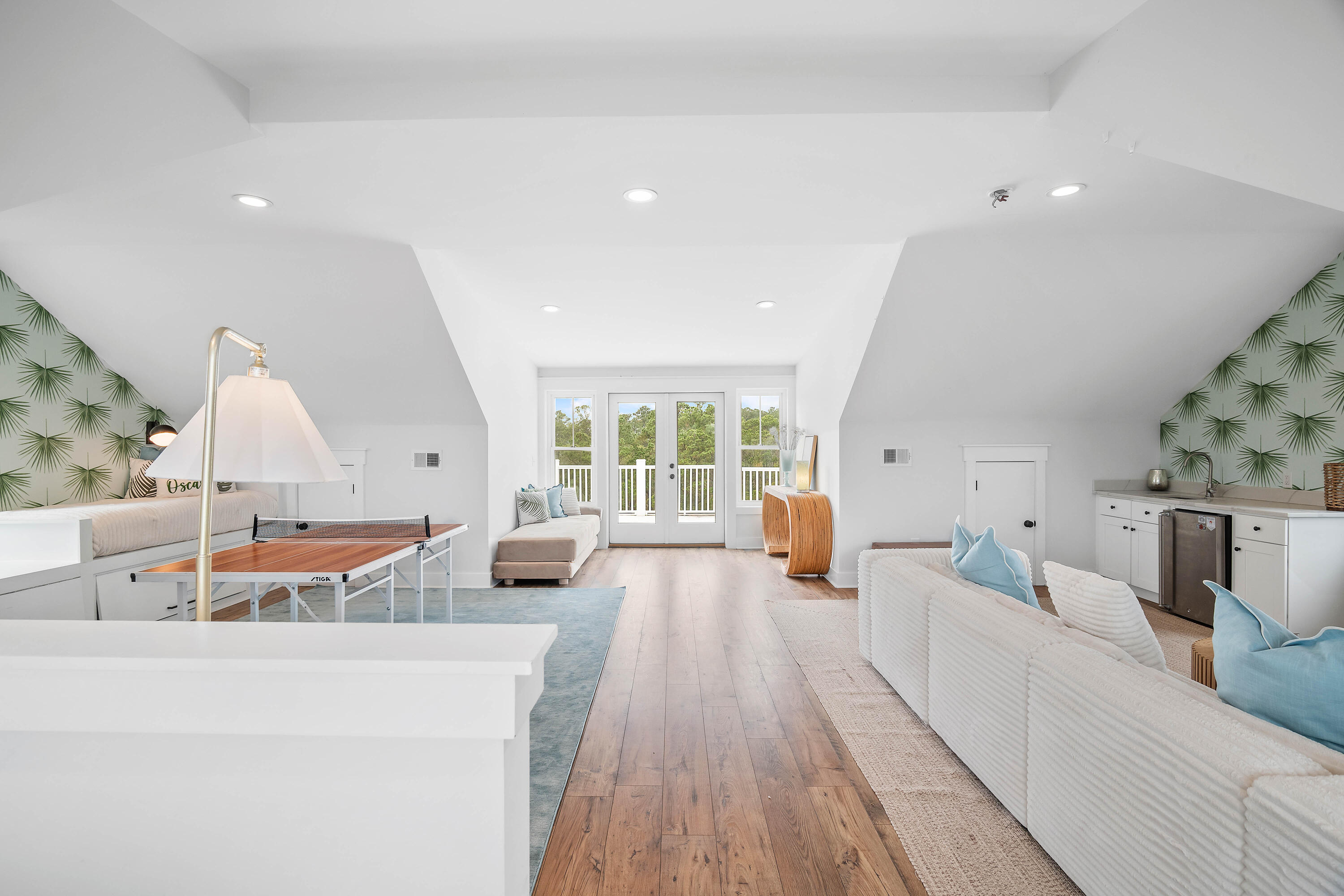 1499 Palmcrest Dr Drive