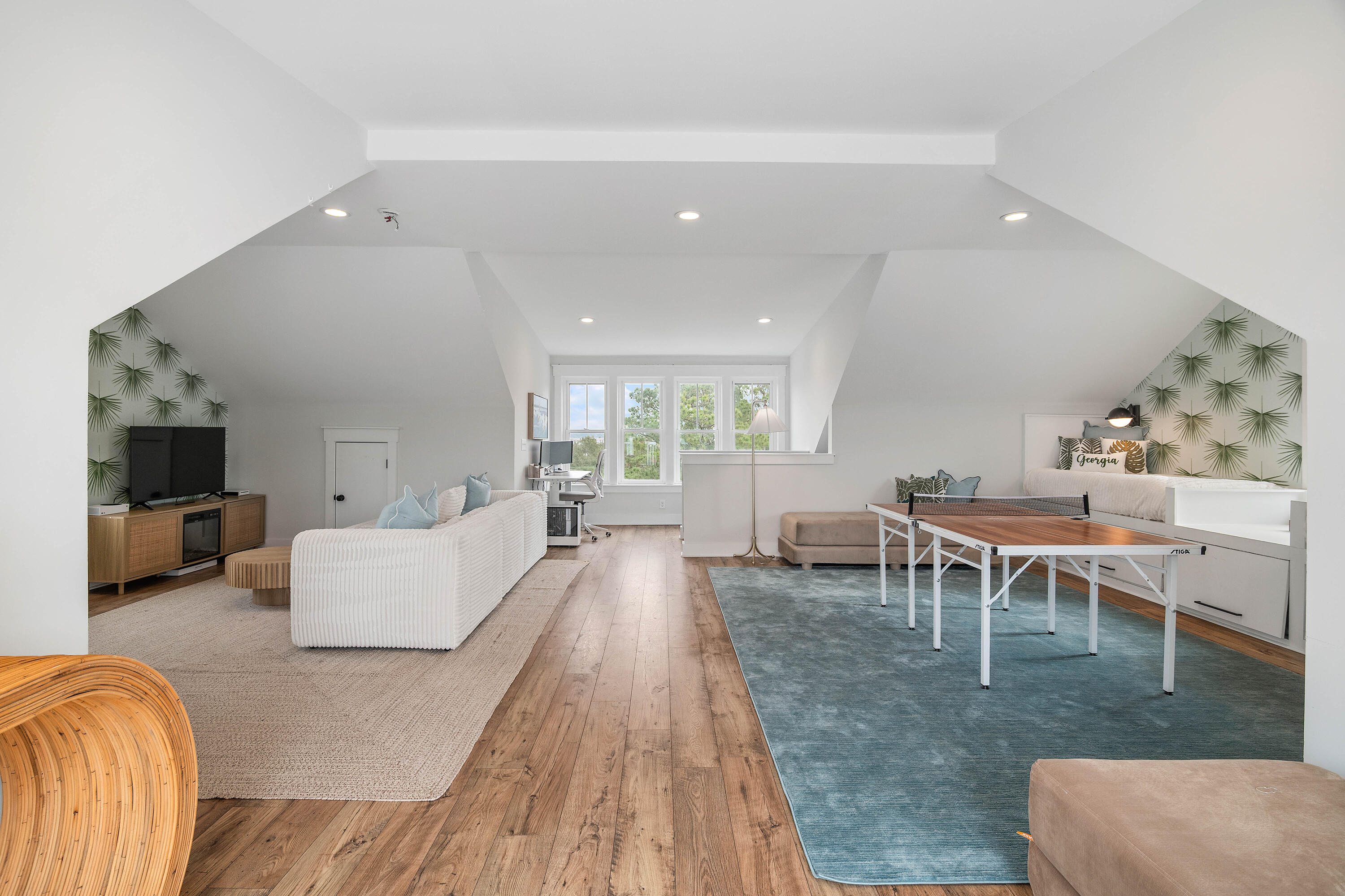 1499 Palmcrest Dr Drive