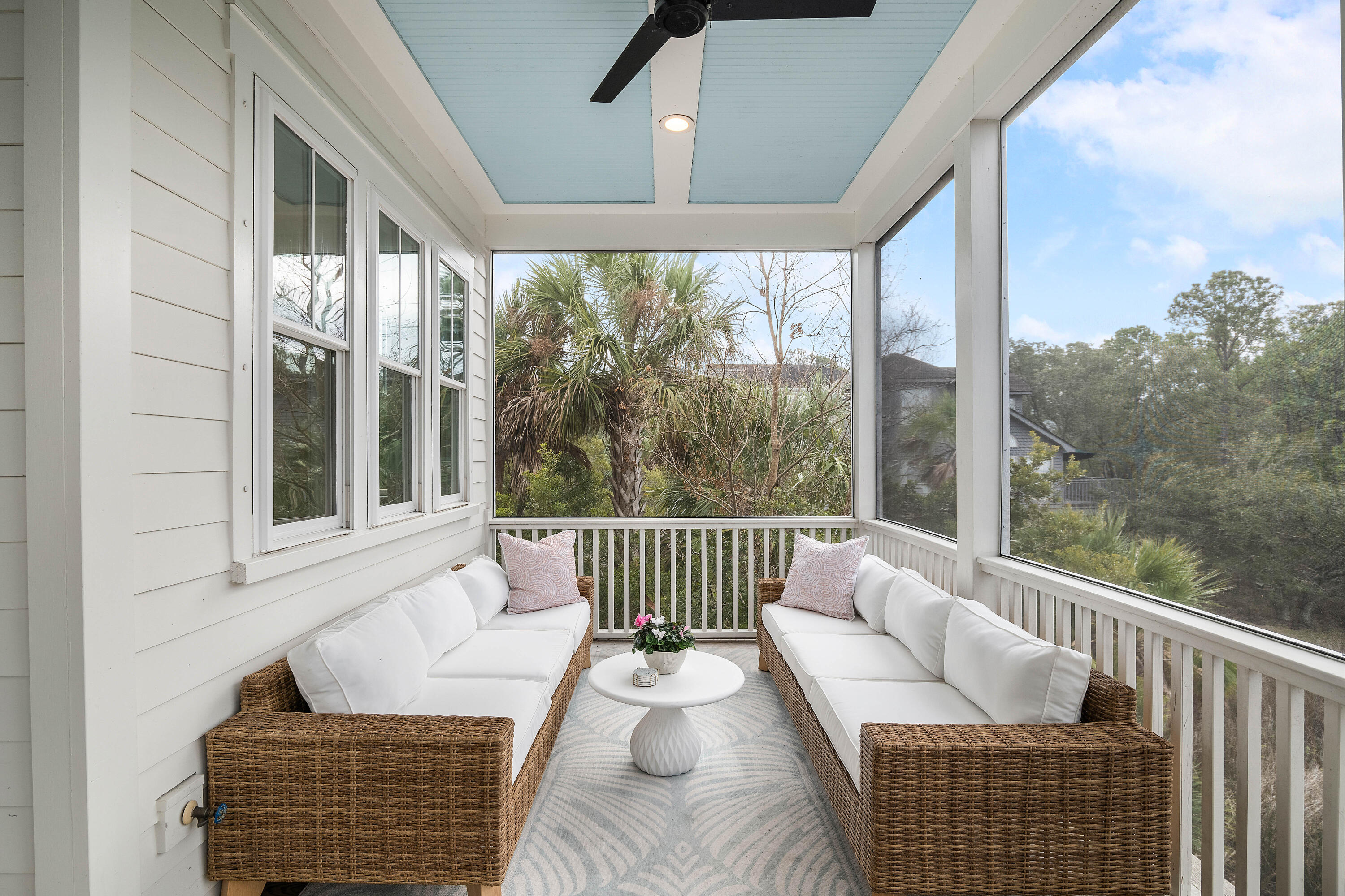 1499 Palmcrest Dr Drive